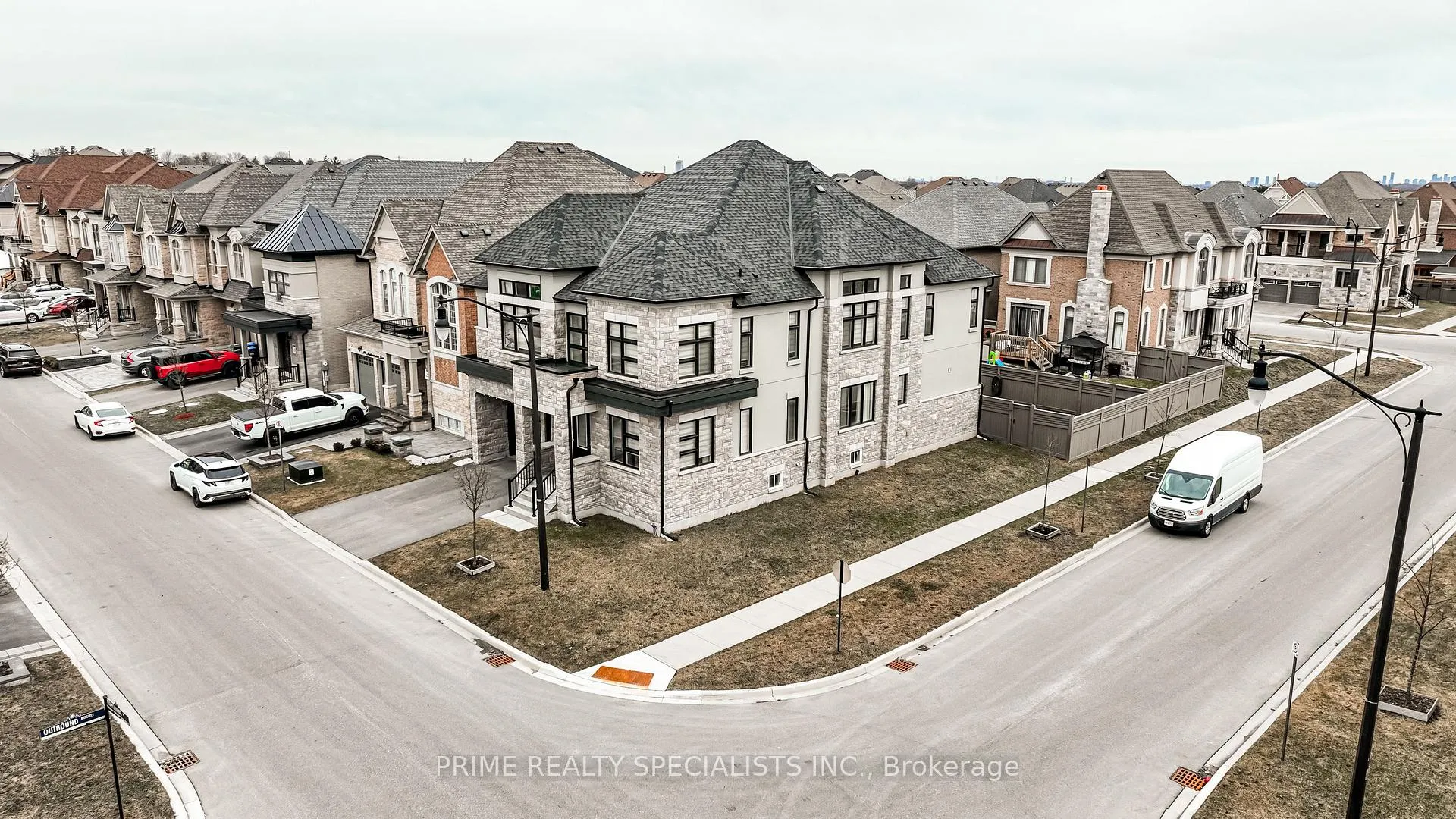 Photo 2 of 21 Midmorning Road, Brampton, Northwest Brampton — HOMEH