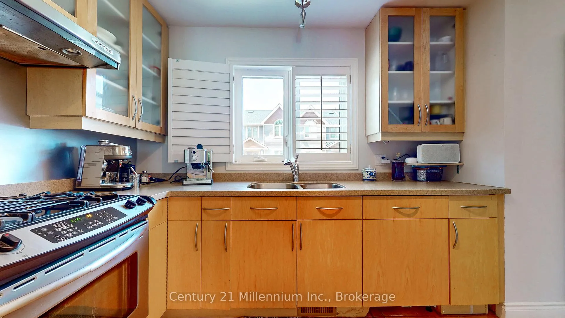 Photo 23 of 36 Lighthouse Lane E, Collingwood — HOMEH