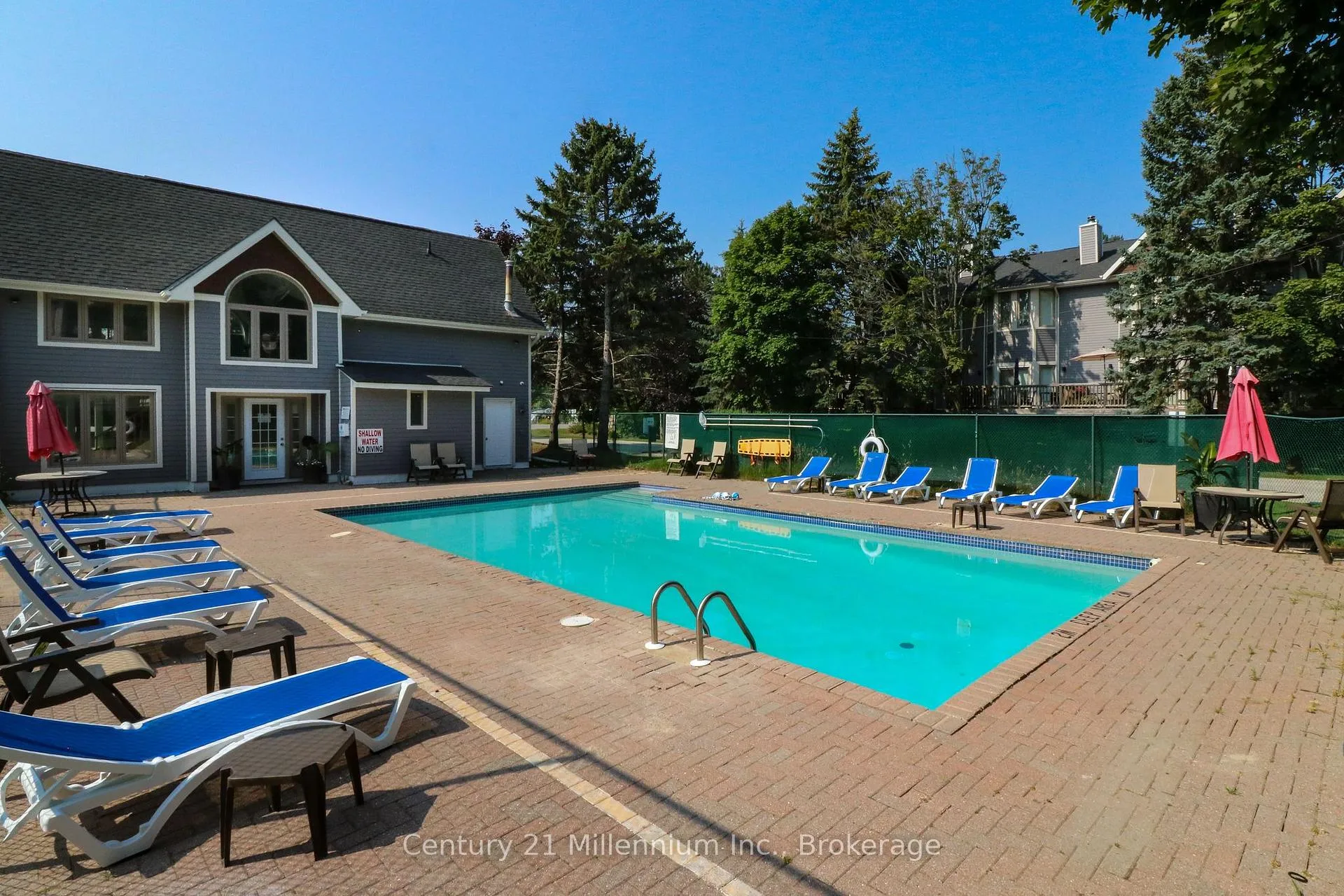 Photo 41 of 36 Lighthouse Lane E, Collingwood — HOMEH