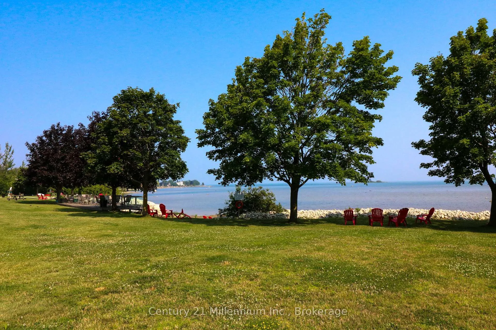 Photo 42 of 36 Lighthouse Lane E, Collingwood — HOMEH