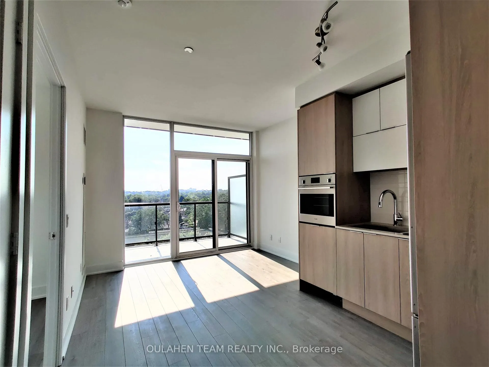 Photo 3 of Unit 812, 1 Belsize Drive, Toronto, Mount Pleasant West — HOMEH