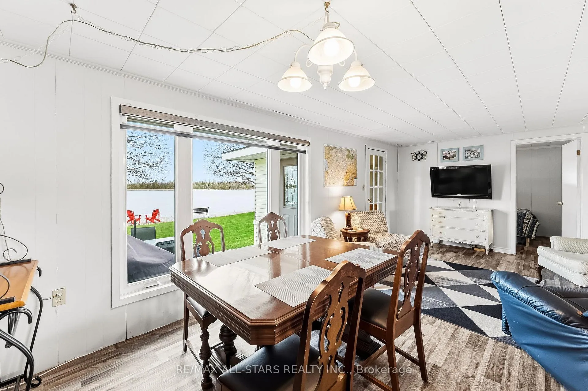 Photo 24 of 42 Riverside Drive, Kawartha Lakes, Lindsay — HOMEH