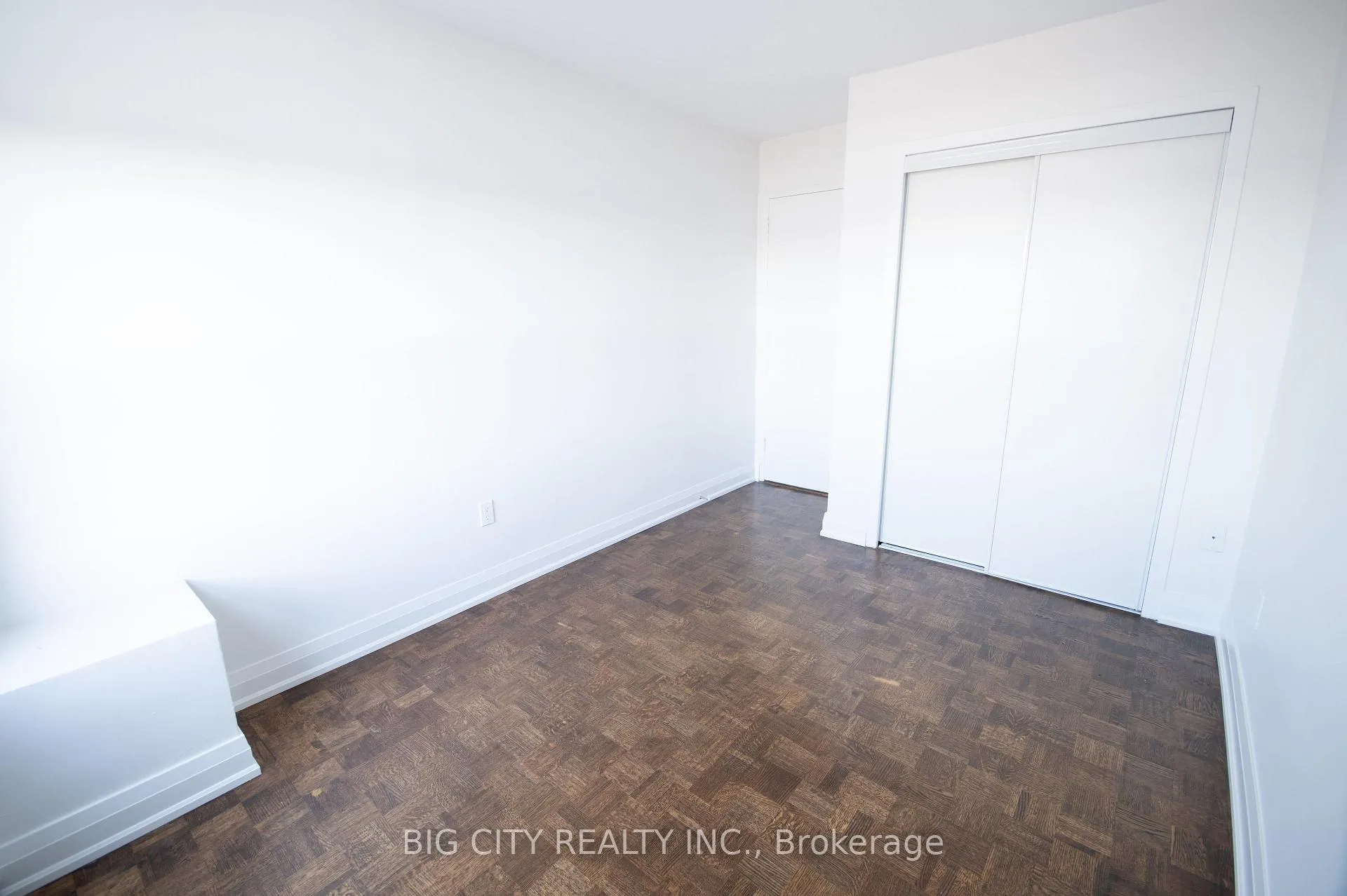 Photo 4 of Unit 401, 1000 Broadview Avenue, Toronto, East York — HOMEH