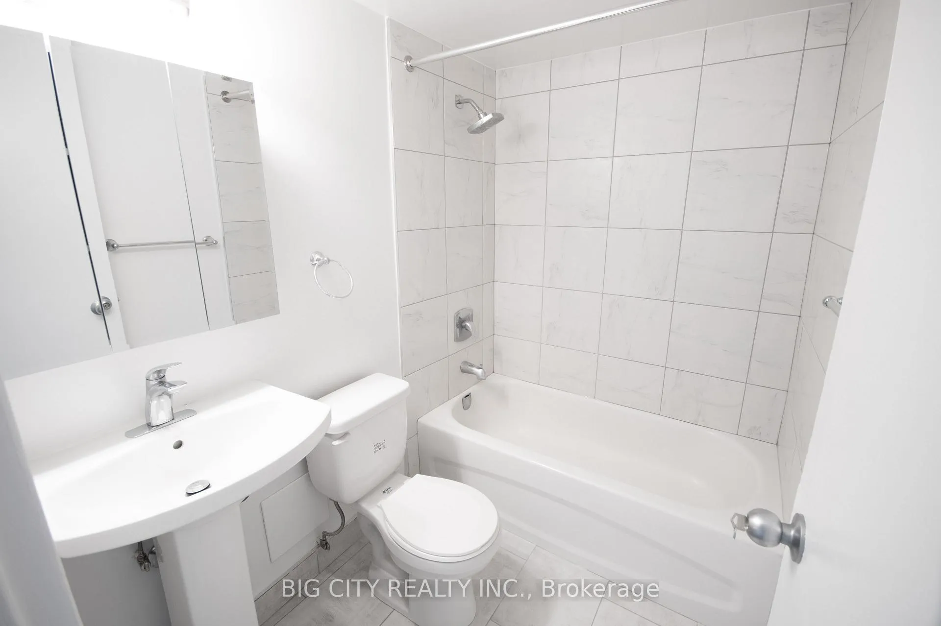 Photo 5 of Unit 401, 1000 Broadview Avenue, Toronto, East York — HOMEH
