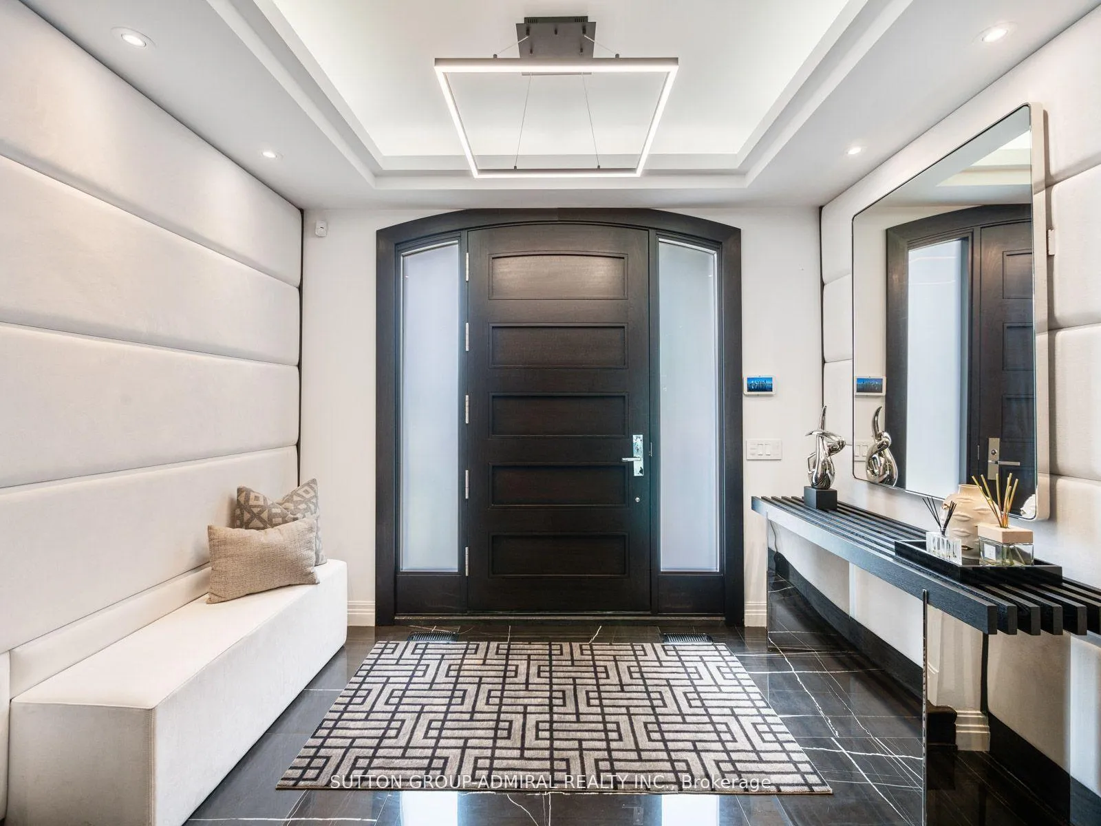 Photo 4 of 50 Renaissance Court, Vaughan, Beverley Glen — HOMEH