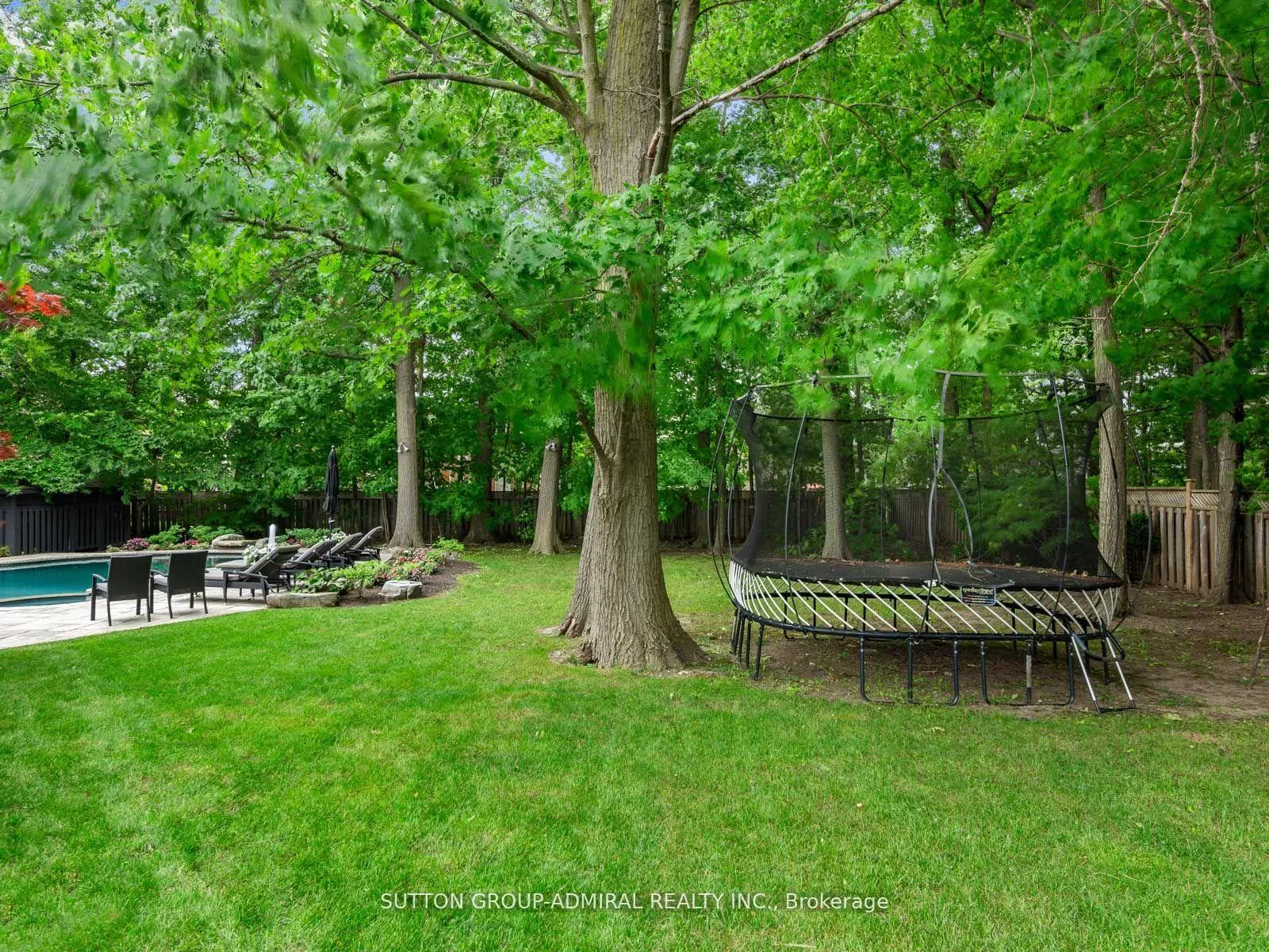 Photo 39 of 50 Renaissance Court, Vaughan, Beverley Glen — HOMEH