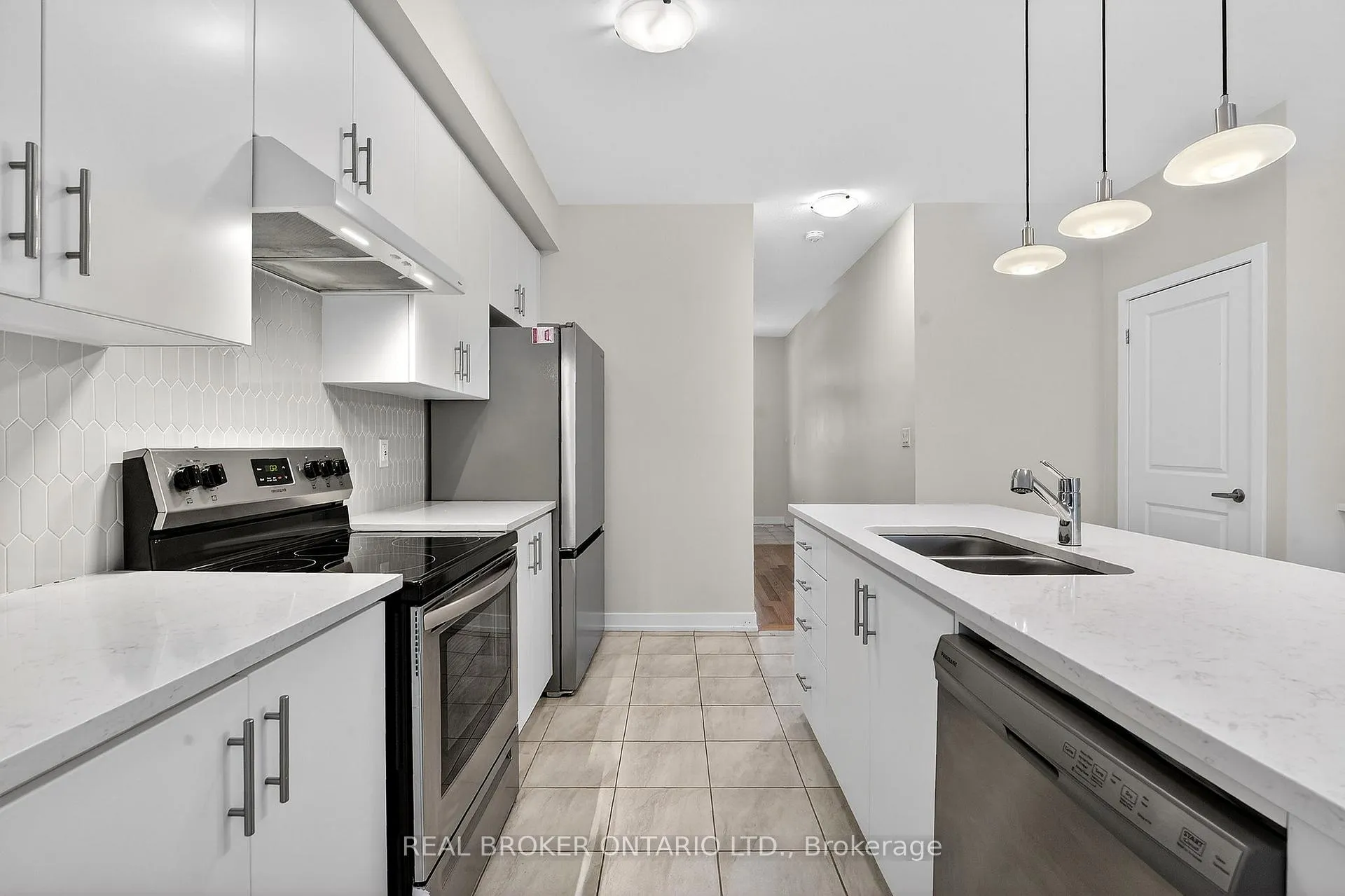 Photo 10 of 42 Sunflower Crescent, Thorold, Hurricane/Merrittville — HOMEH