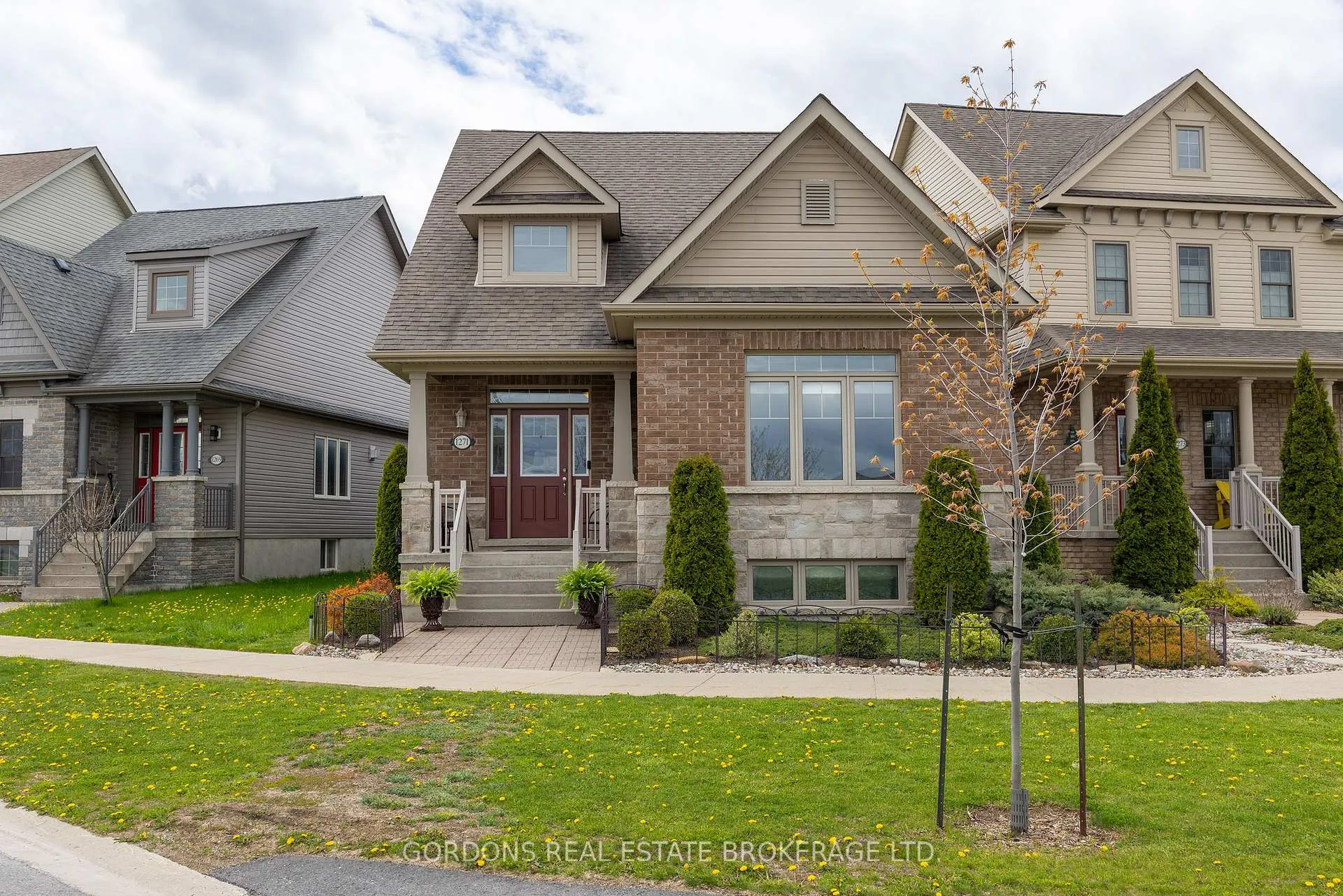 Photo 3 of 1271 Crossfield Avenue, Kingston, City Northwest — HOMEH