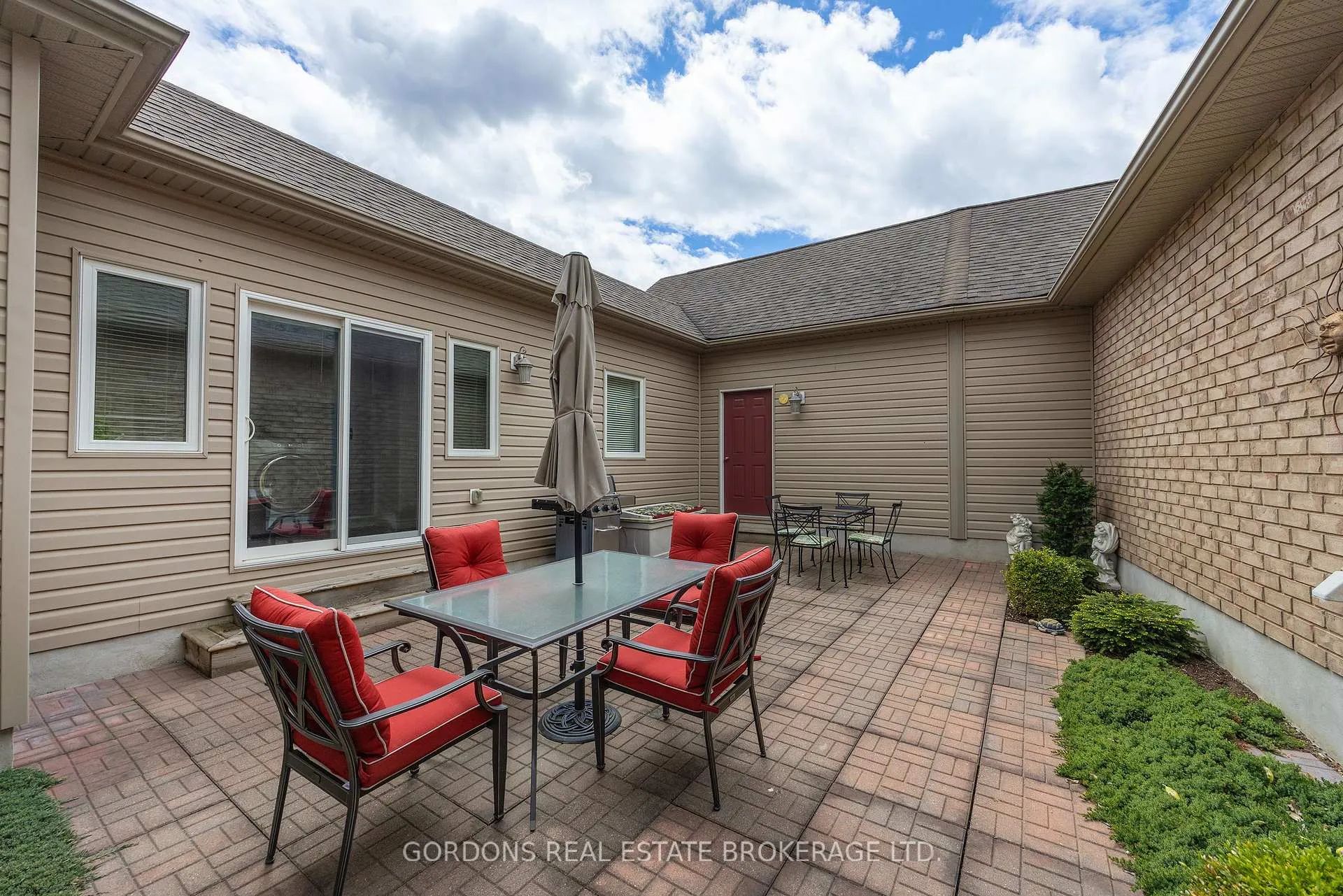 Photo 10 of 1271 Crossfield Avenue, Kingston, City Northwest — HOMEH