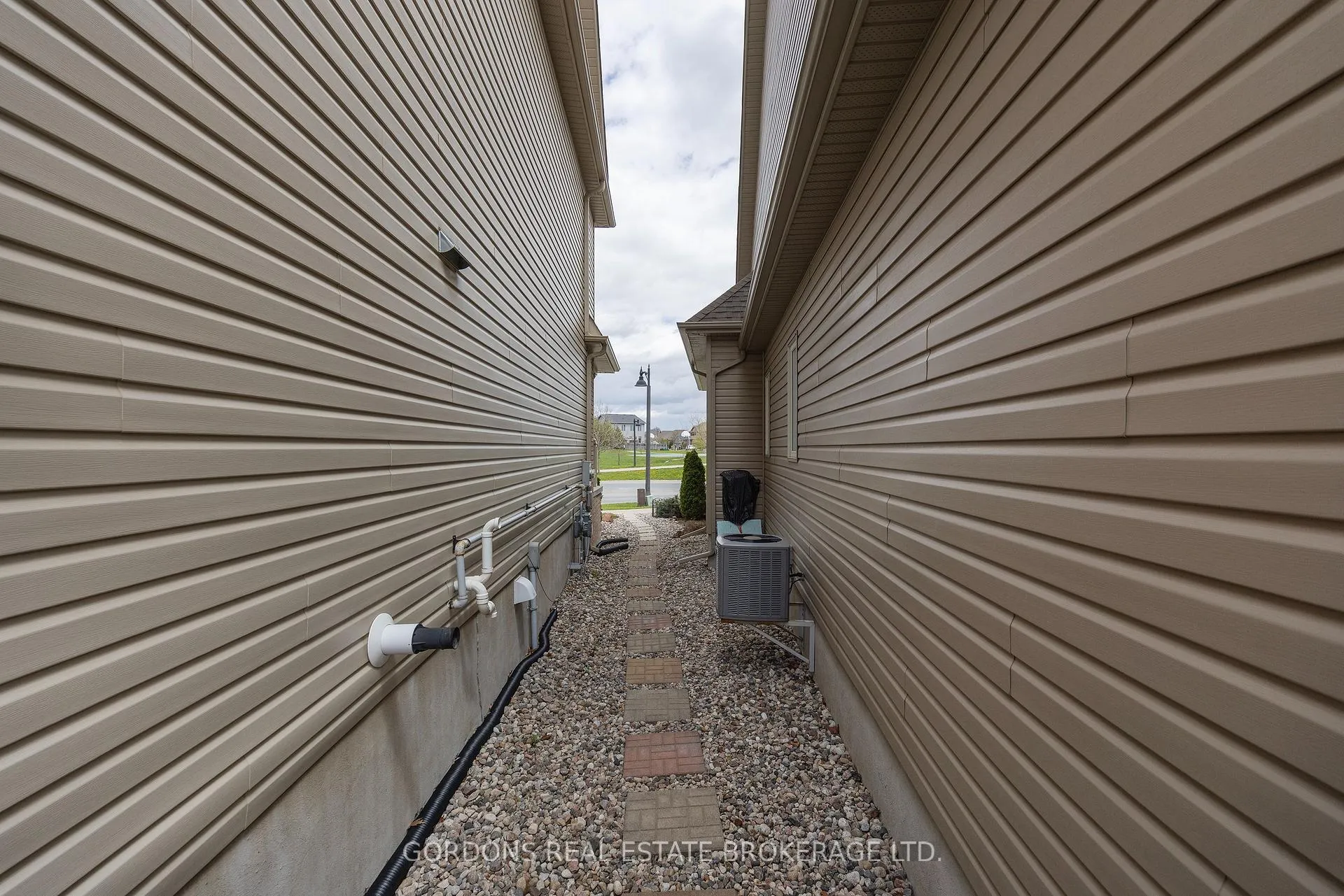 Photo 11 of 1271 Crossfield Avenue, Kingston, City Northwest — HOMEH