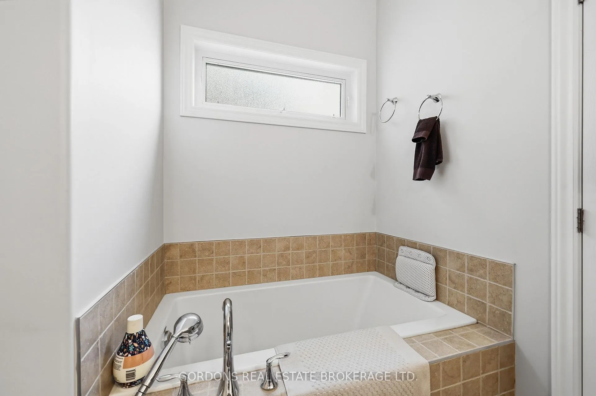 Photo 18 of 1271 Crossfield Avenue, Kingston, City Northwest — HOMEH