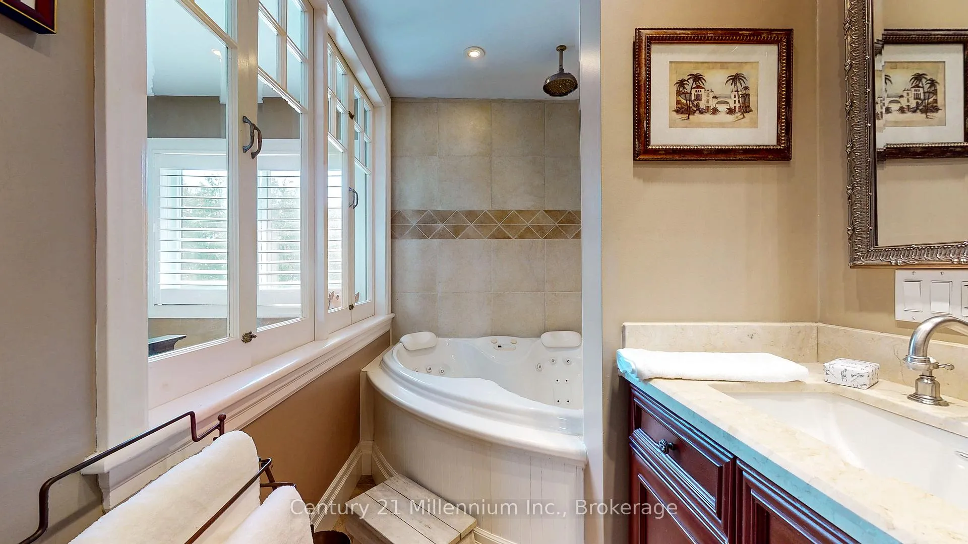 Photo 14 of 434 Oxbow Crescent, Collingwood — HOMEH