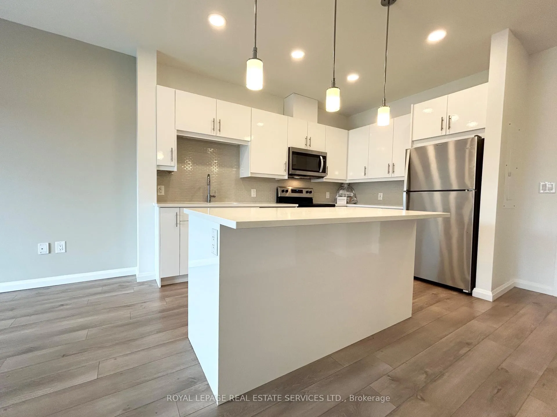 Photo 4 of Unit 412, 144 Watson Road N, Guelph, Grange Road — HOMEH