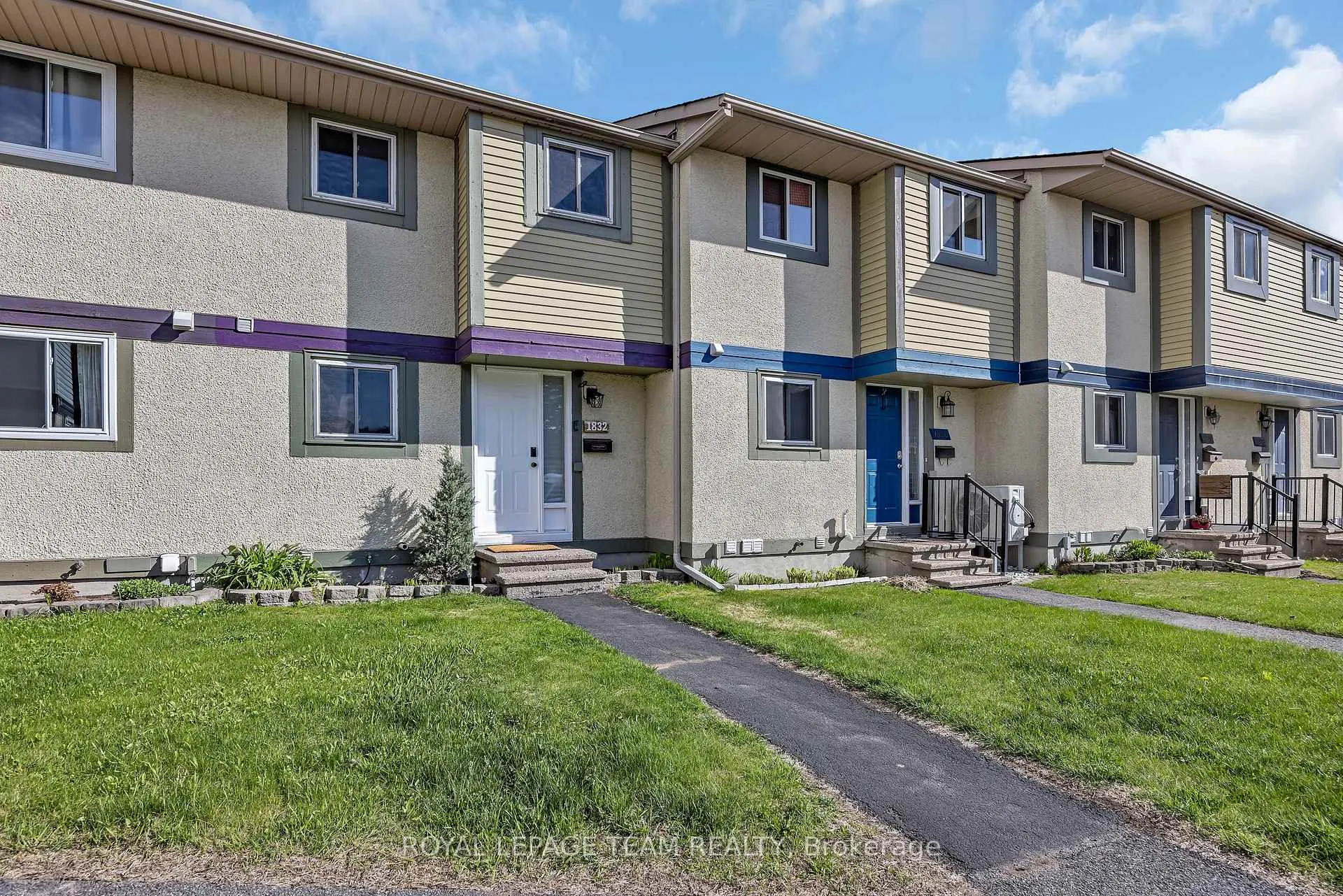 Photo 2 of 1832 Stonehenge Crescent, Ottawa, Pineview — HOMEH
