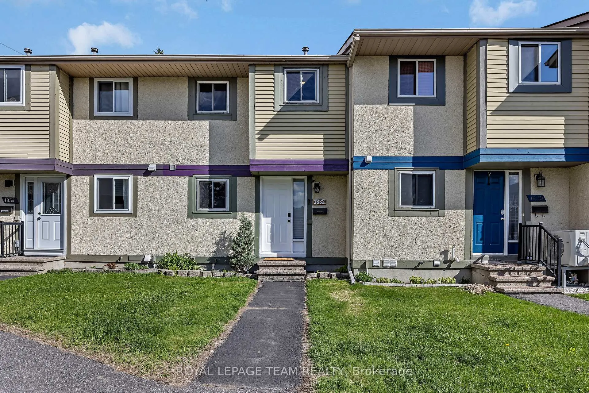 Photo 3 of 1832 Stonehenge Crescent, Ottawa, Pineview — HOMEH