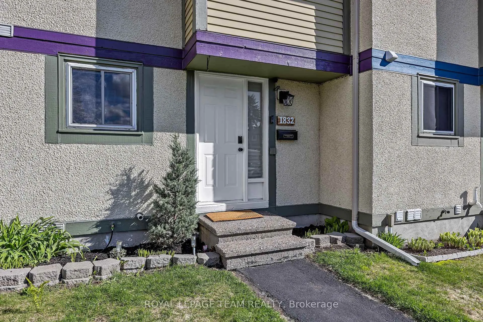 Photo 4 of 1832 Stonehenge Crescent, Ottawa, Pineview — HOMEH