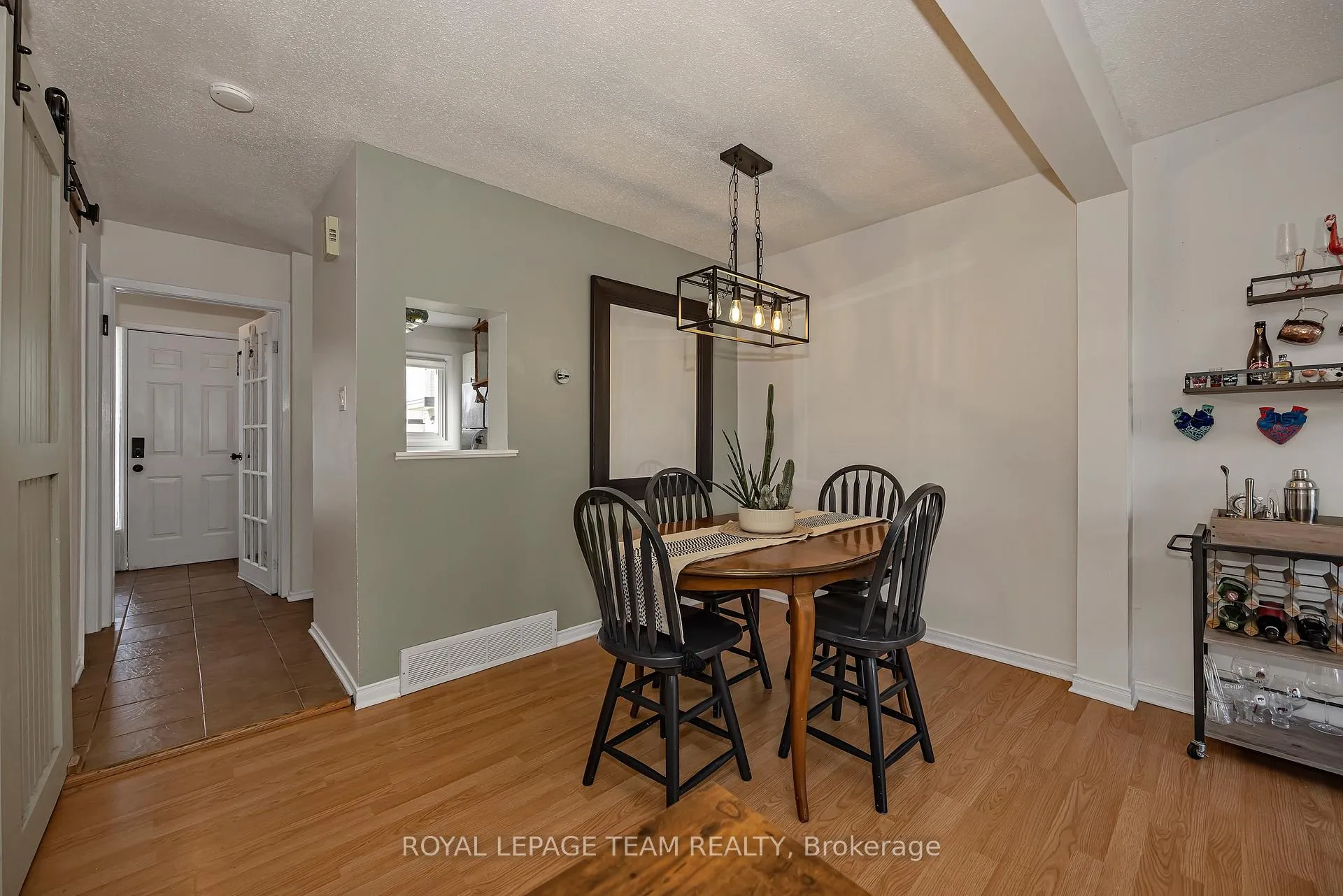 Photo 11 of 1832 Stonehenge Crescent, Ottawa, Pineview — HOMEH