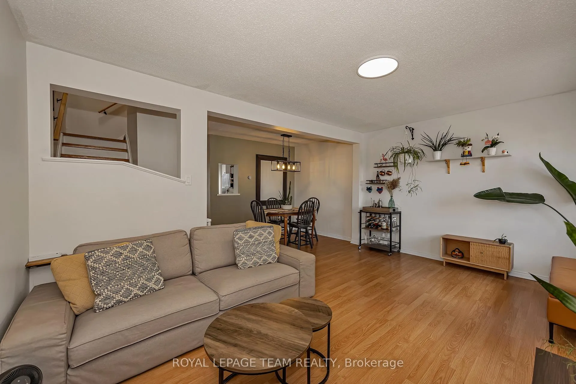Photo 13 of 1832 Stonehenge Crescent, Ottawa, Pineview — HOMEH