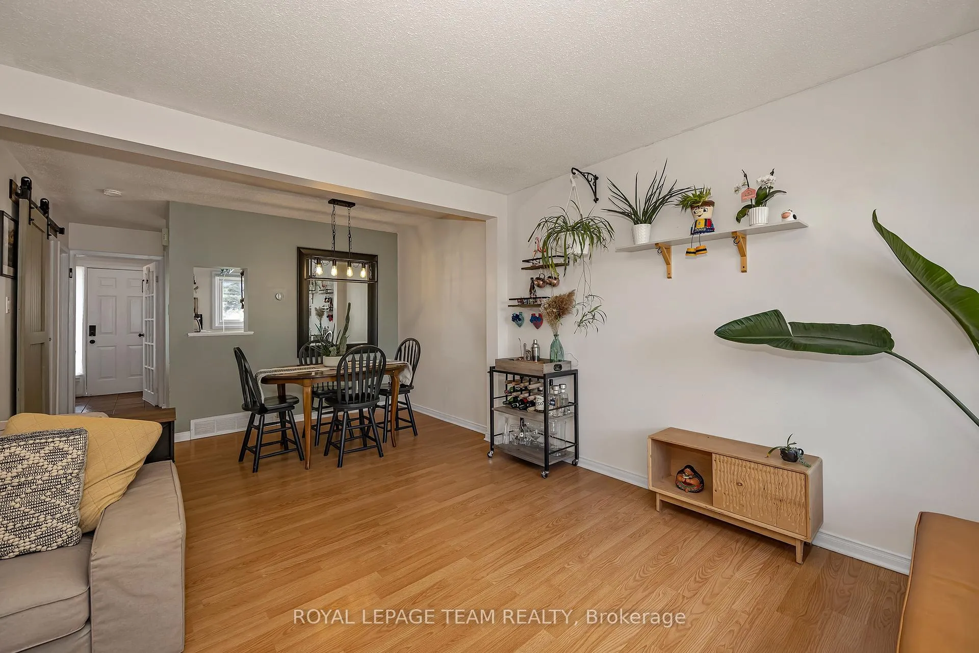 Photo 14 of 1832 Stonehenge Crescent, Ottawa, Pineview — HOMEH