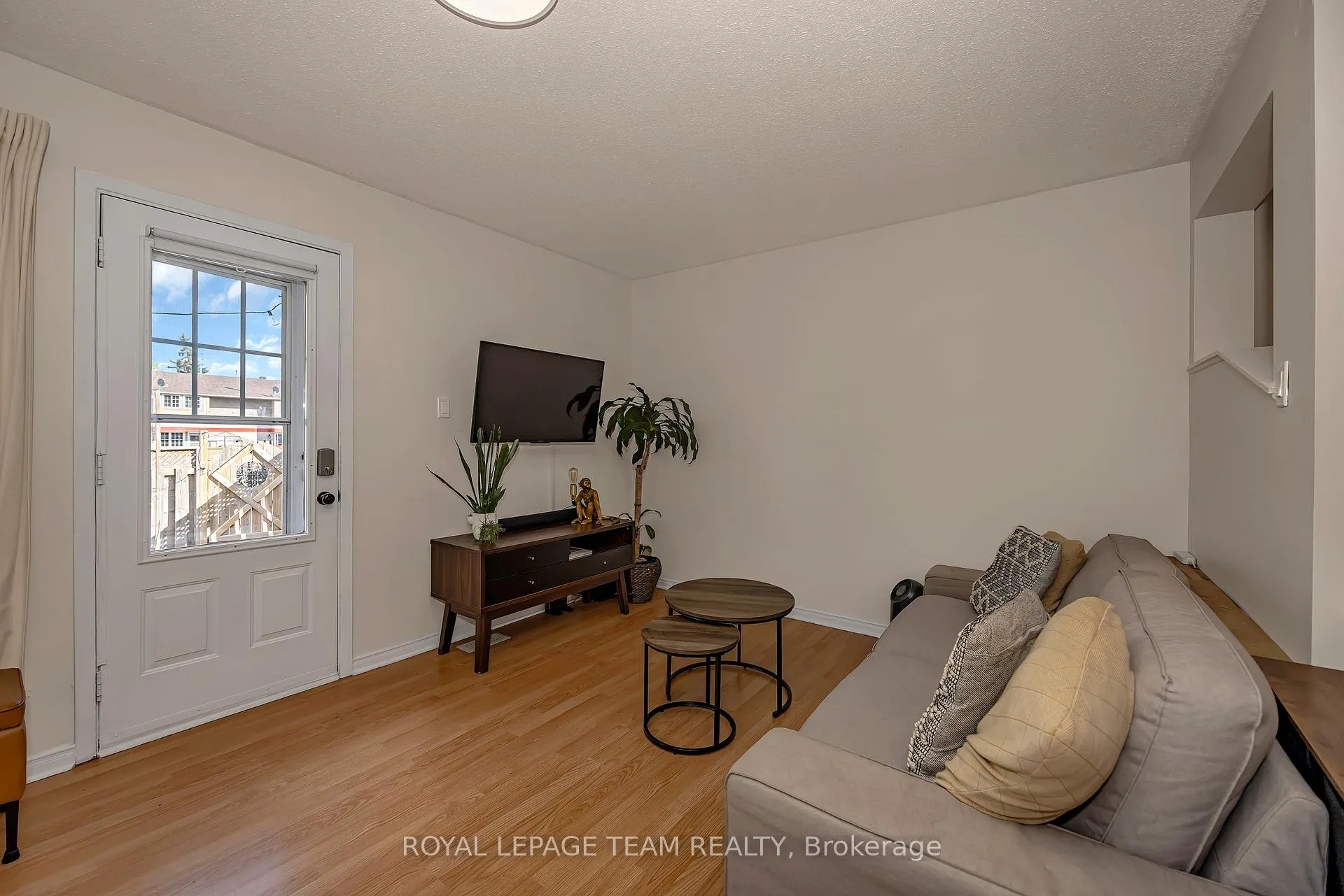 Photo 16 of 1832 Stonehenge Crescent, Ottawa, Pineview — HOMEH