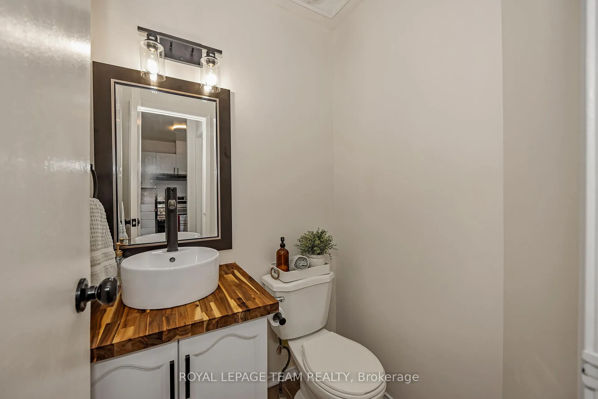 Photo 19 of 1832 Stonehenge Crescent, Ottawa, Pineview — HOMEH