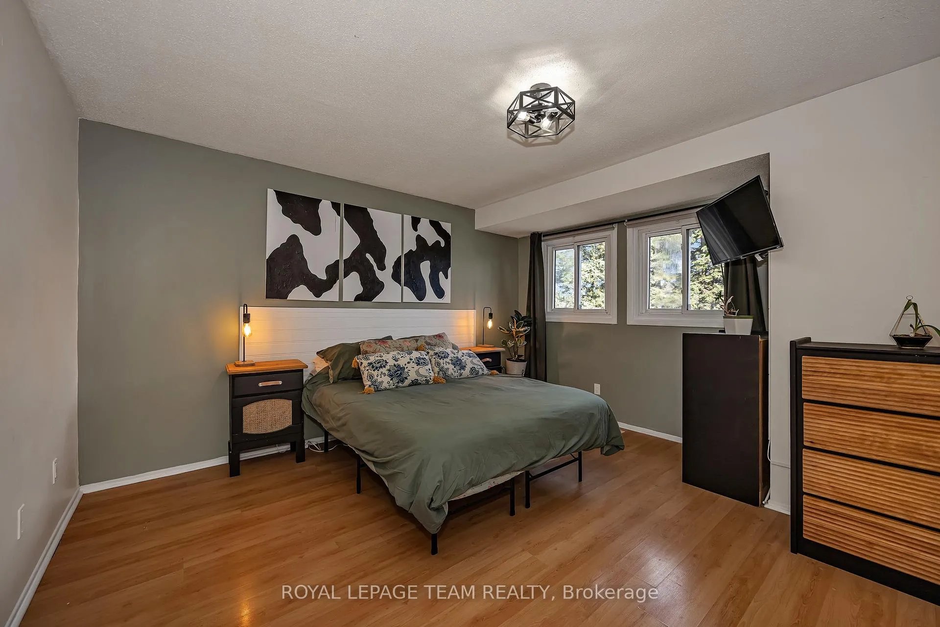 Photo 21 of 1832 Stonehenge Crescent, Ottawa, Pineview — HOMEH