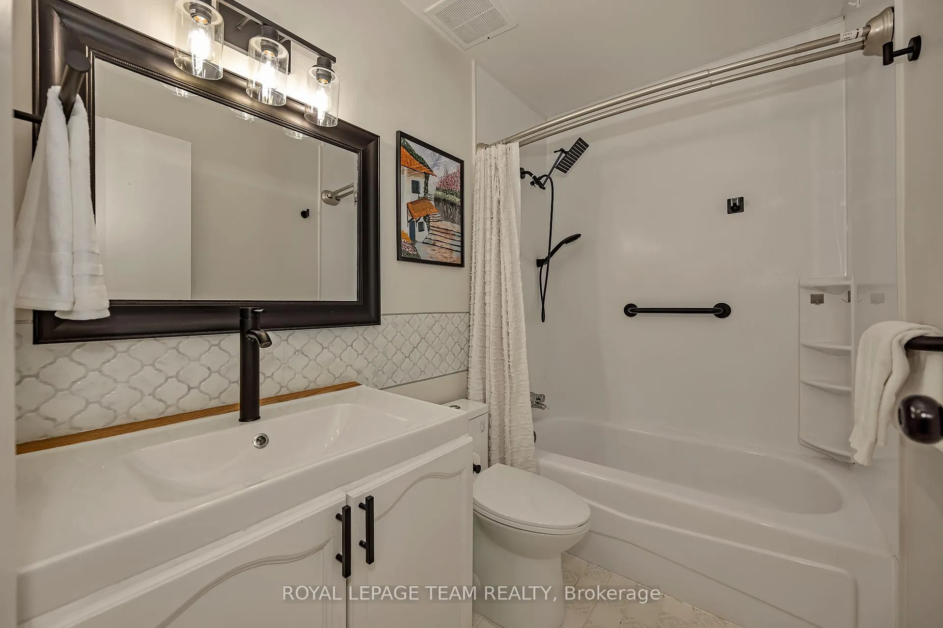 Photo 24 of 1832 Stonehenge Crescent, Ottawa, Pineview — HOMEH