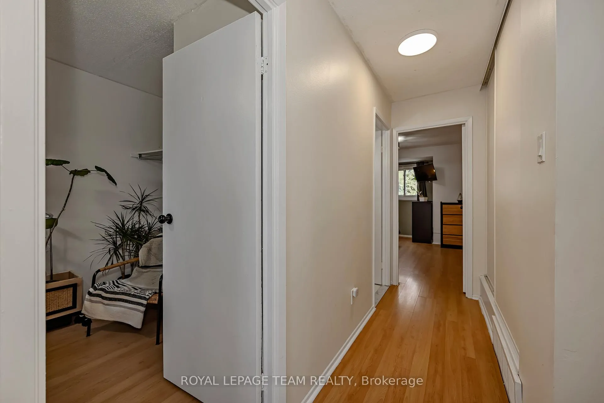 Photo 25 of 1832 Stonehenge Crescent, Ottawa, Pineview — HOMEH