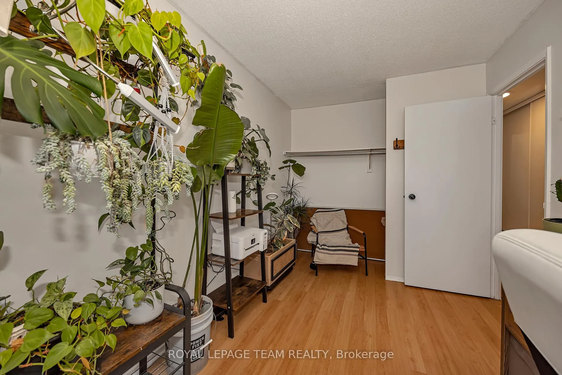 Photo 27 of 1832 Stonehenge Crescent, Ottawa, Pineview — HOMEH