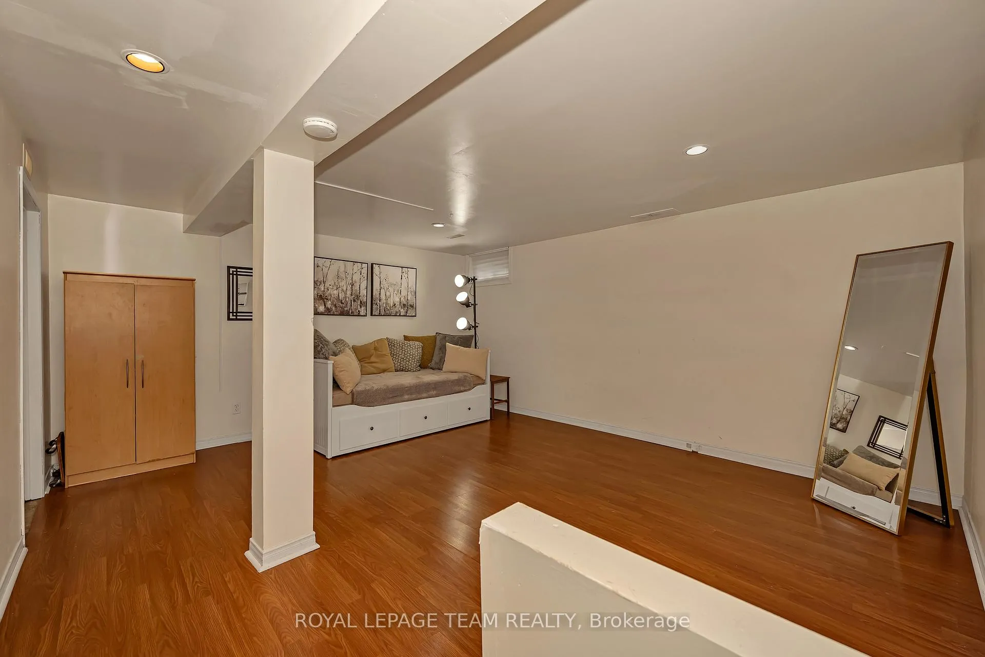 Photo 31 of 1832 Stonehenge Crescent, Ottawa, Pineview — HOMEH