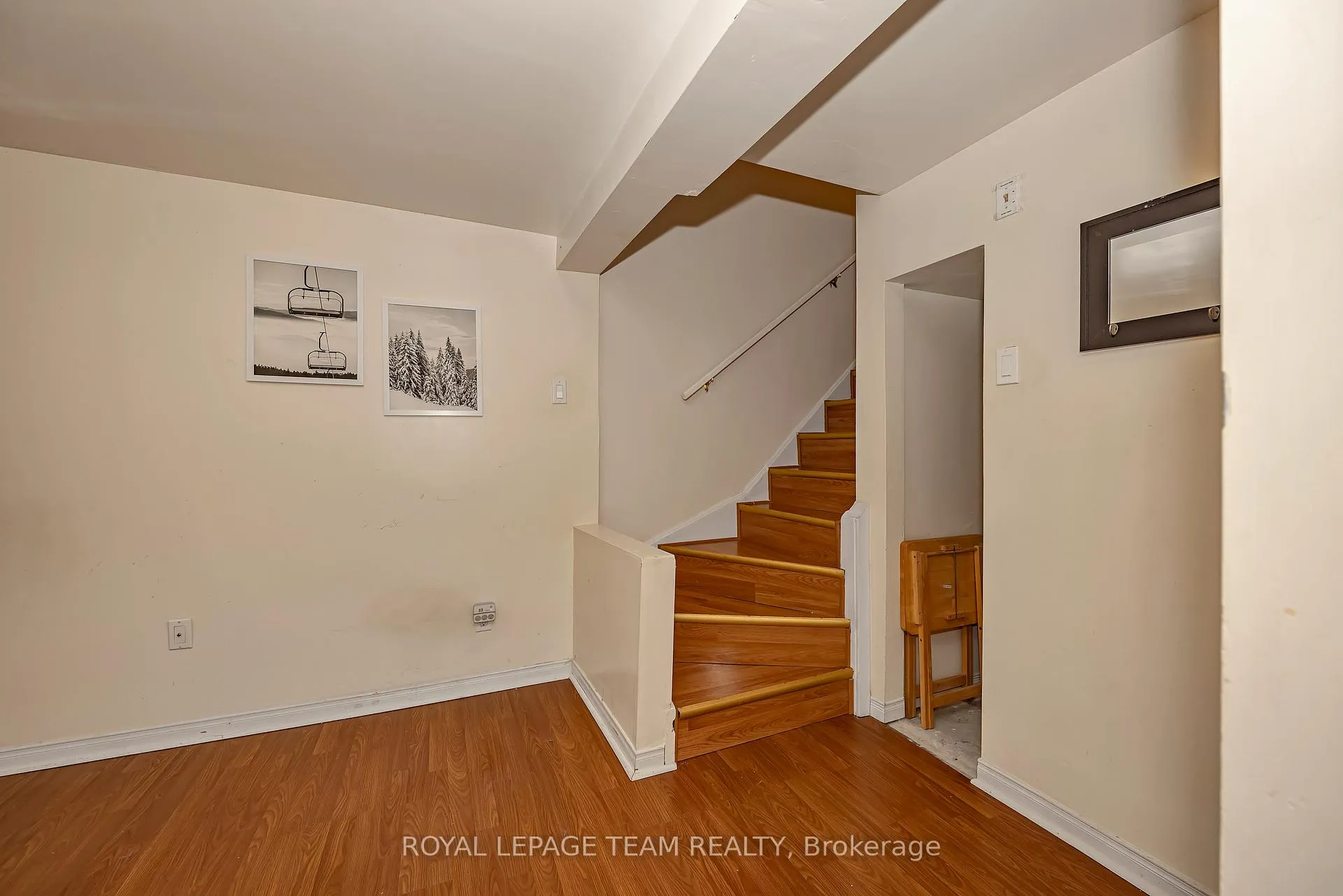 Photo 33 of 1832 Stonehenge Crescent, Ottawa, Pineview — HOMEH