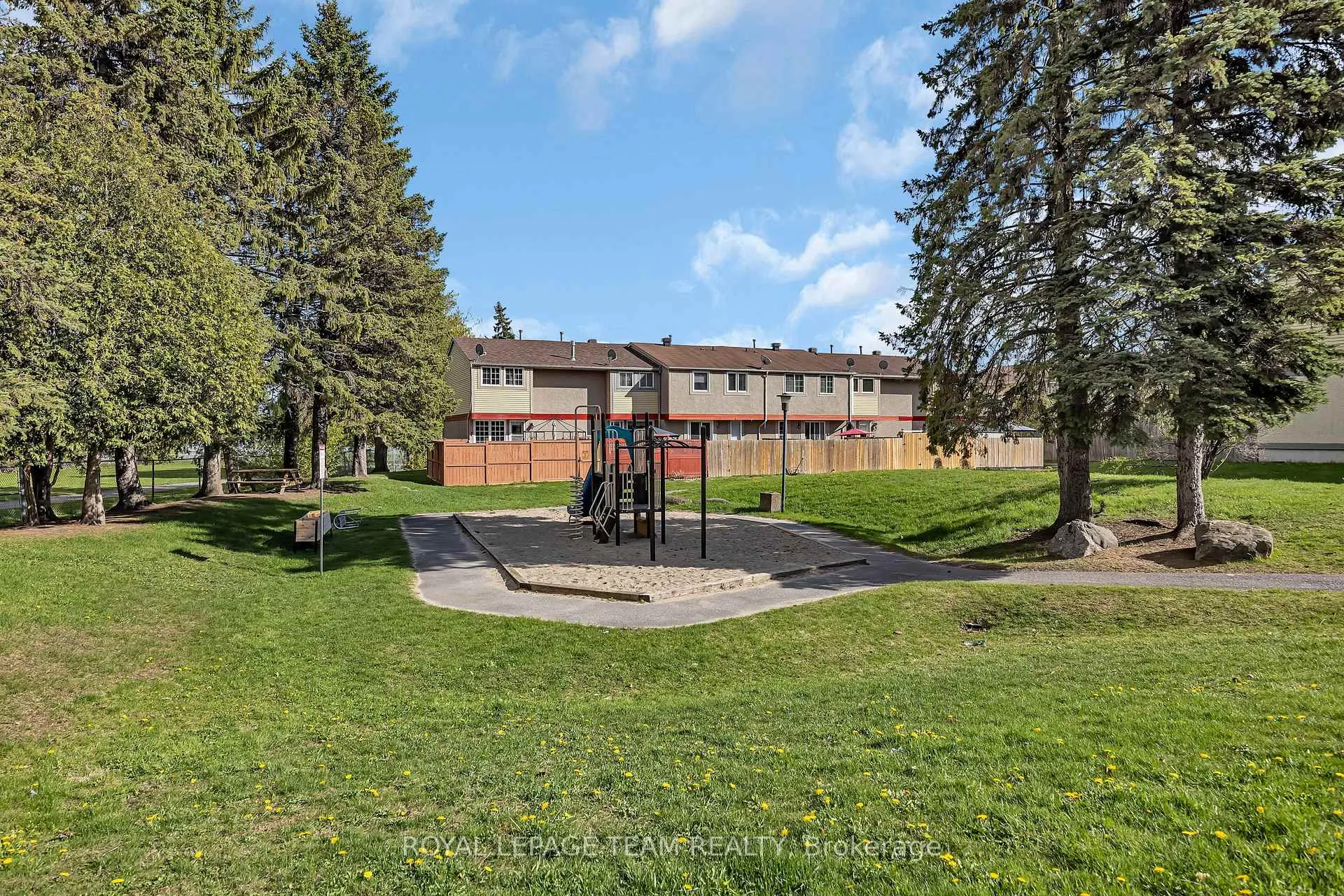 Photo 40 of 1832 Stonehenge Crescent, Ottawa, Pineview — HOMEH