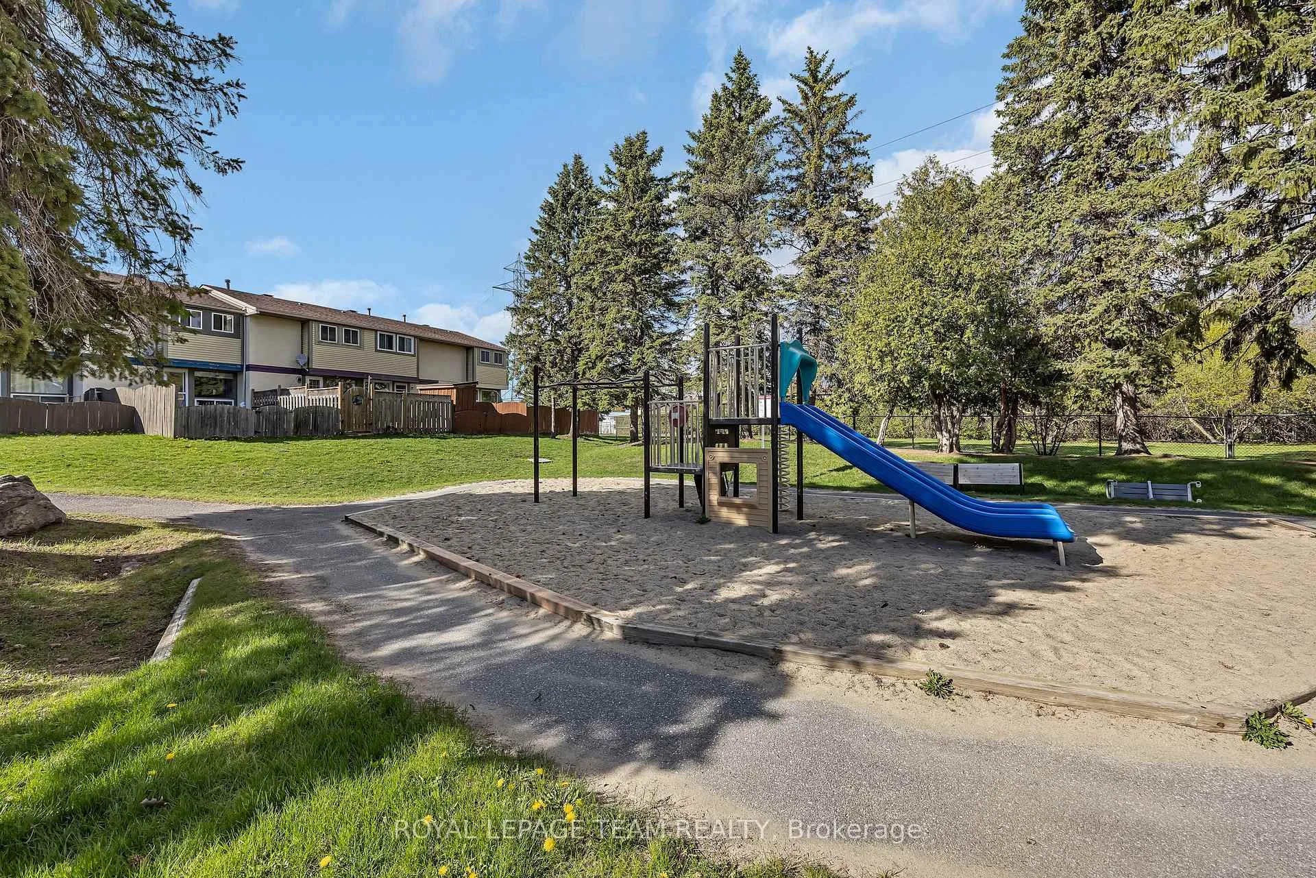 Photo 41 of 1832 Stonehenge Crescent, Ottawa, Pineview — HOMEH