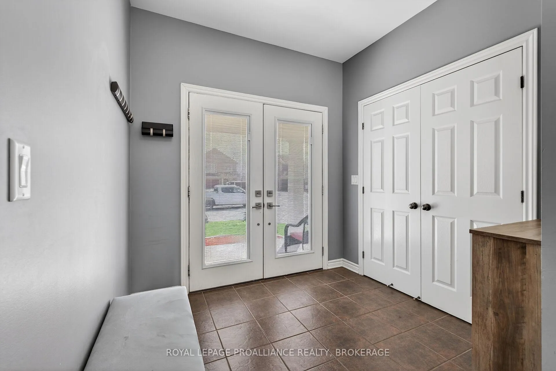 Photo 4 of 492 Cheryl Place, Kingston, Kingston East (Incl Barret Crt) — HOMEH