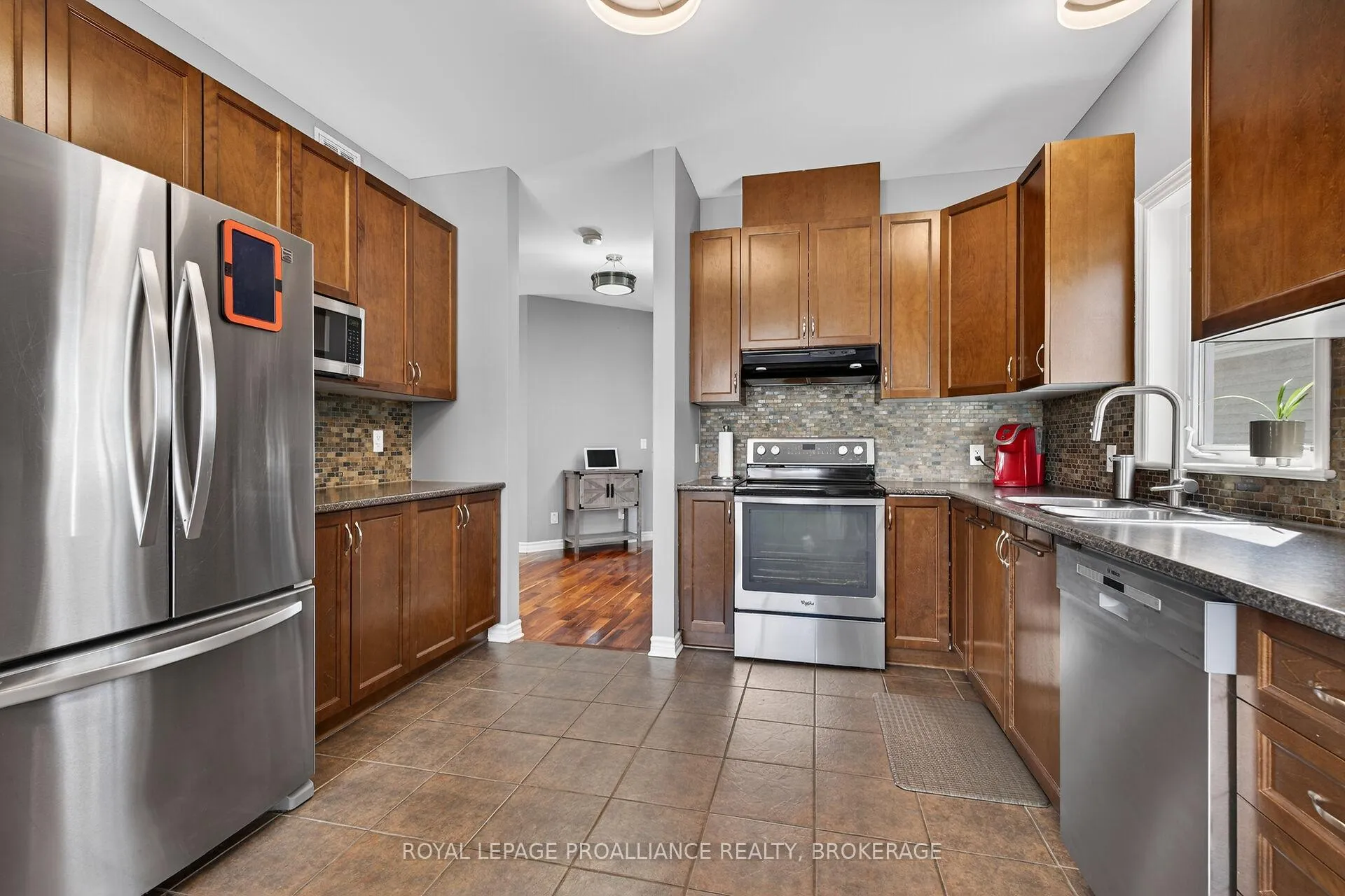 Photo 16 of 492 Cheryl Place, Kingston, Kingston East (Incl Barret Crt) — HOMEH