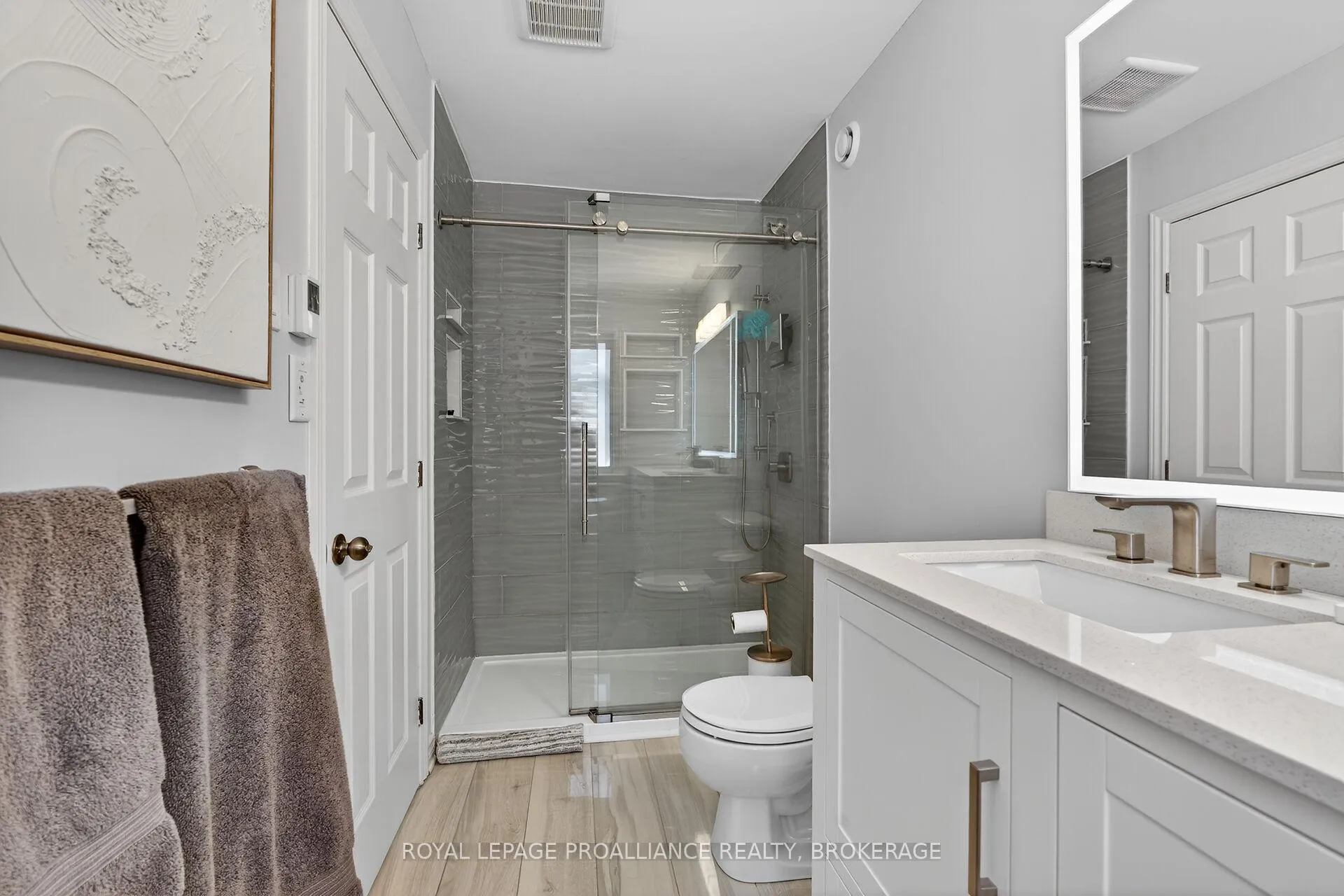 Photo 25 of 492 Cheryl Place, Kingston, Kingston East (Incl Barret Crt) — HOMEH