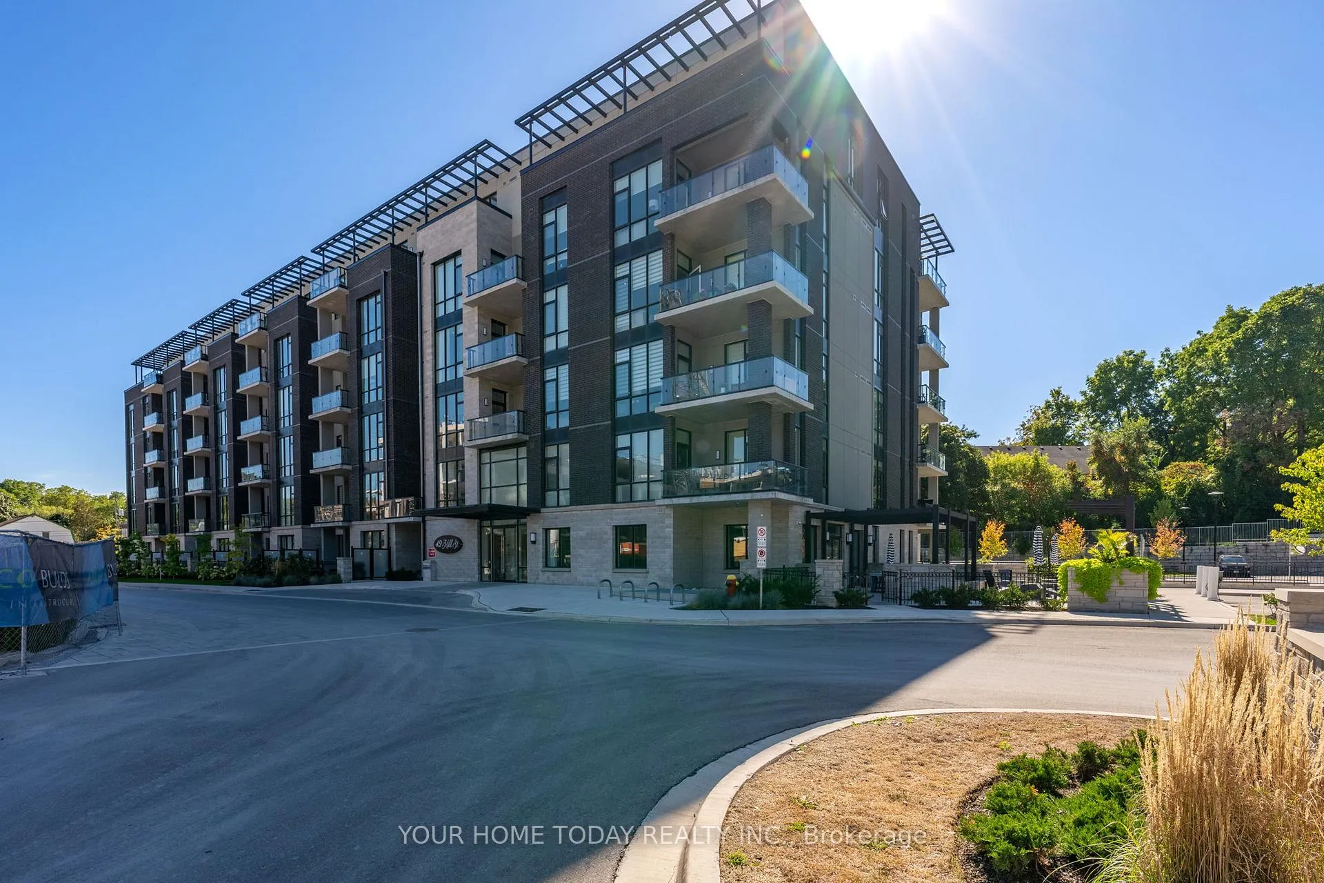 Photo 2 of Unit 610, 42 Mill Street, Halton Hills, Georgetown — HOMEH