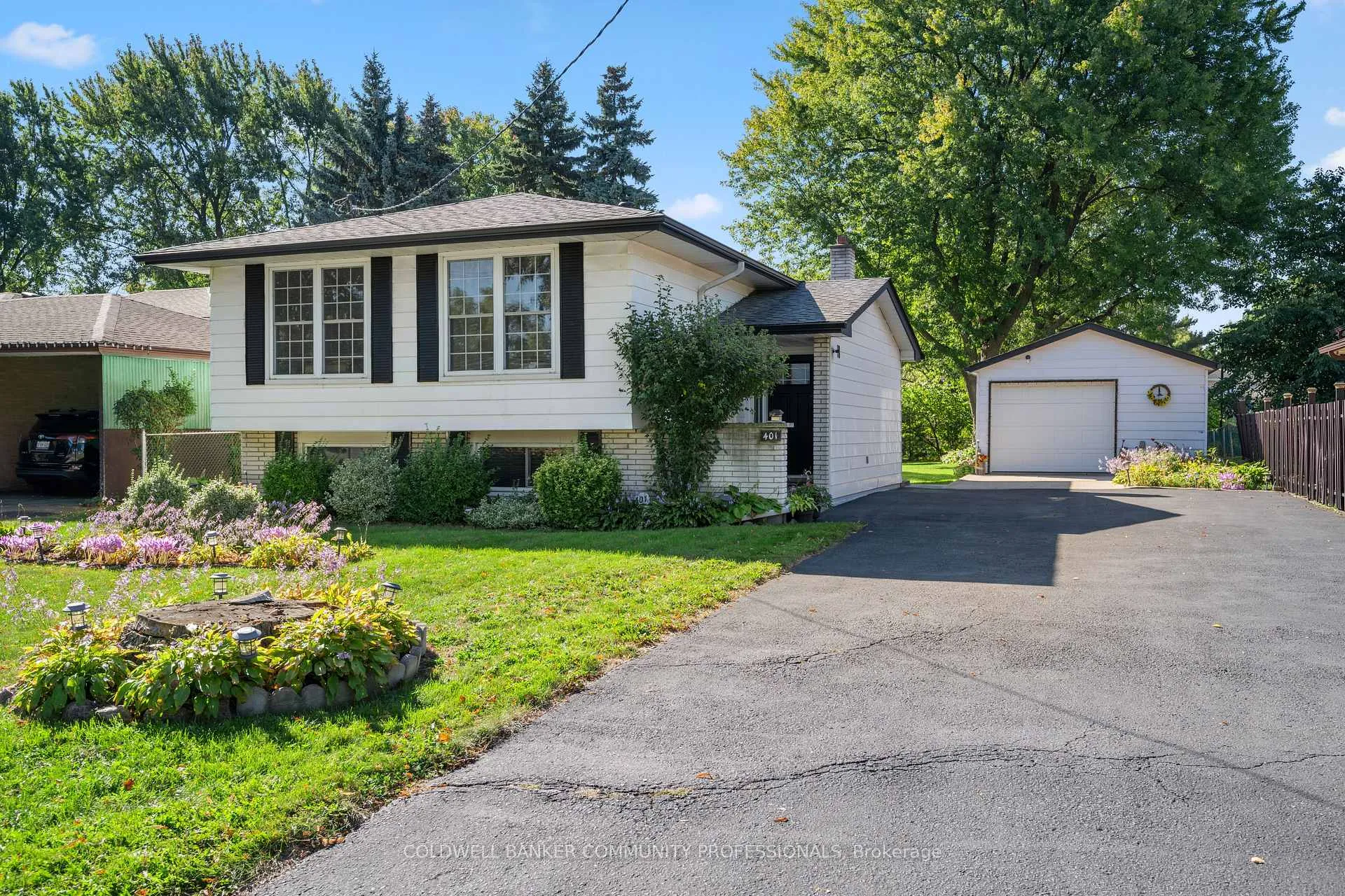 Photo 2 of 401 Mohawk Road W, Hamilton, Rolston — HOMEH