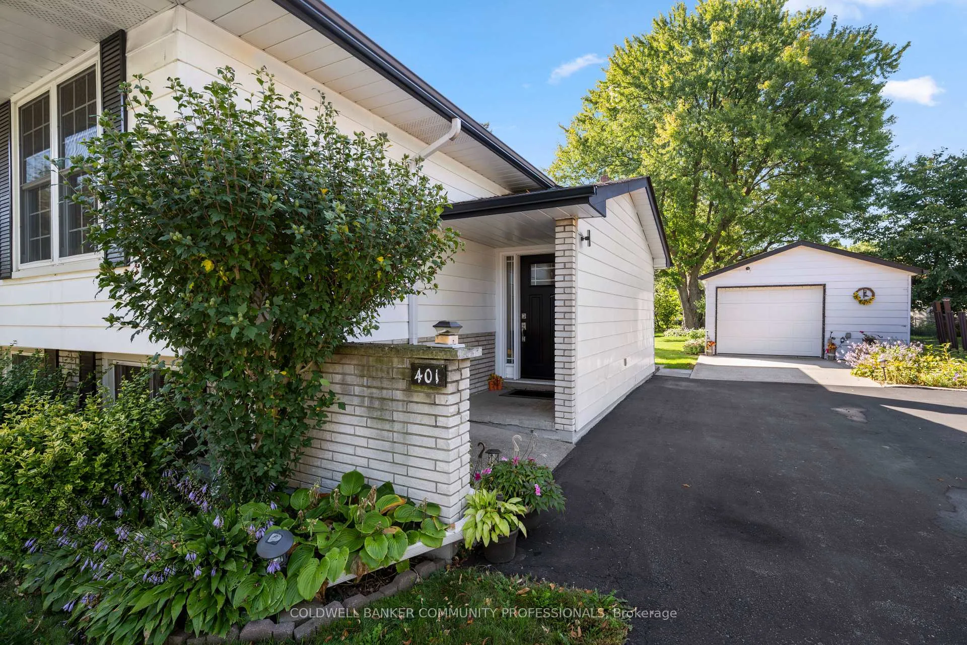 Photo 3 of 401 Mohawk Road W, Hamilton, Rolston — HOMEH