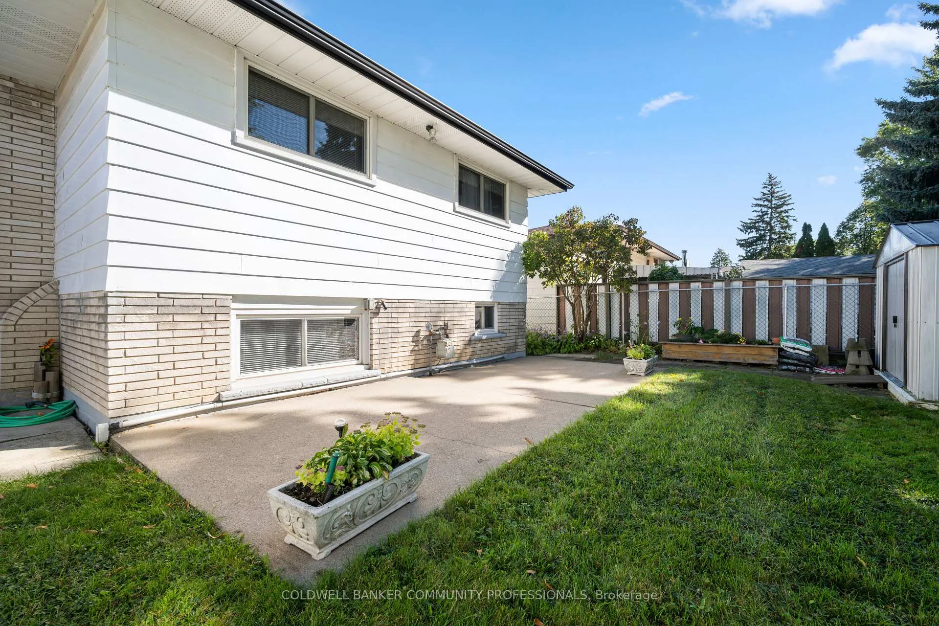 Photo 4 of 401 Mohawk Road W, Hamilton, Rolston — HOMEH
