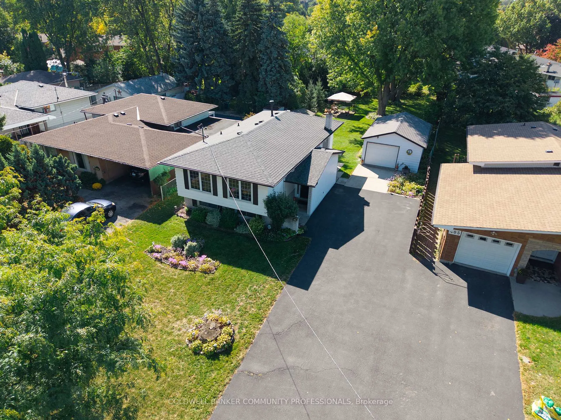 Photo 6 of 401 Mohawk Road W, Hamilton, Rolston — HOMEH
