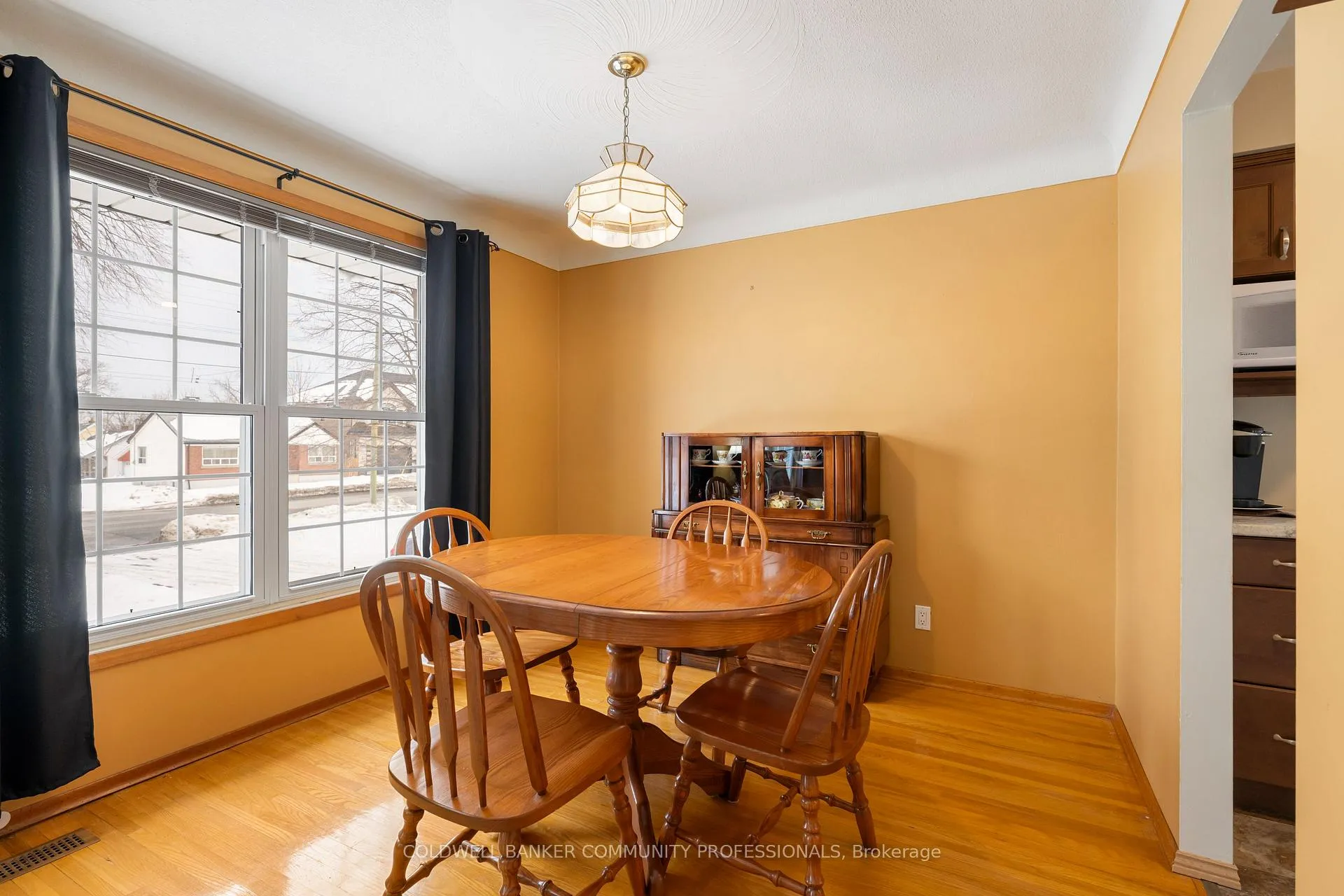 Photo 13 of 401 Mohawk Road W, Hamilton, Rolston — HOMEH