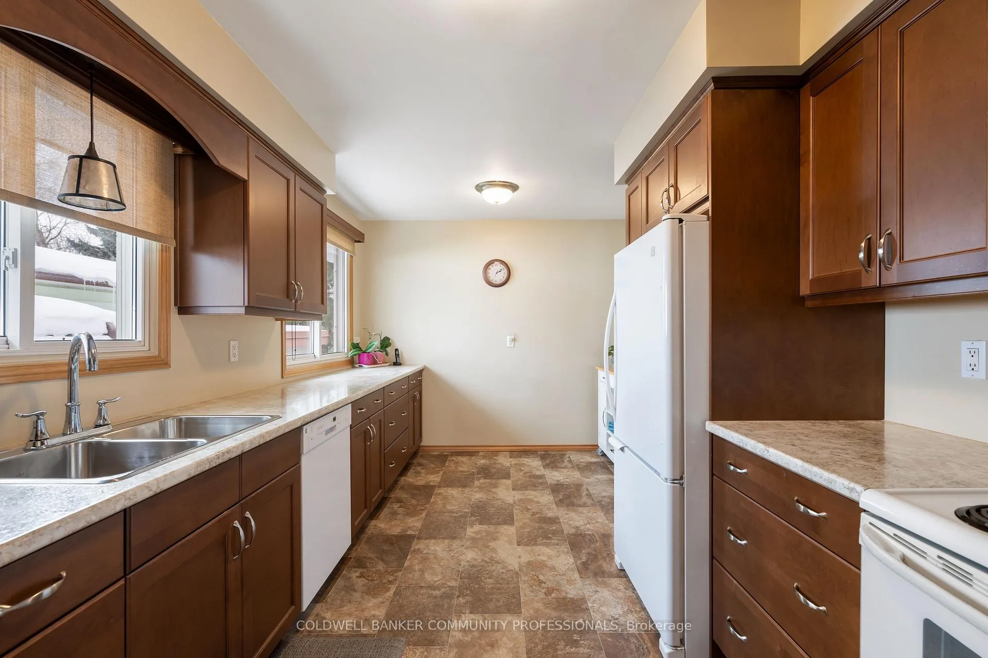 Photo 15 of 401 Mohawk Road W, Hamilton, Rolston — HOMEH
