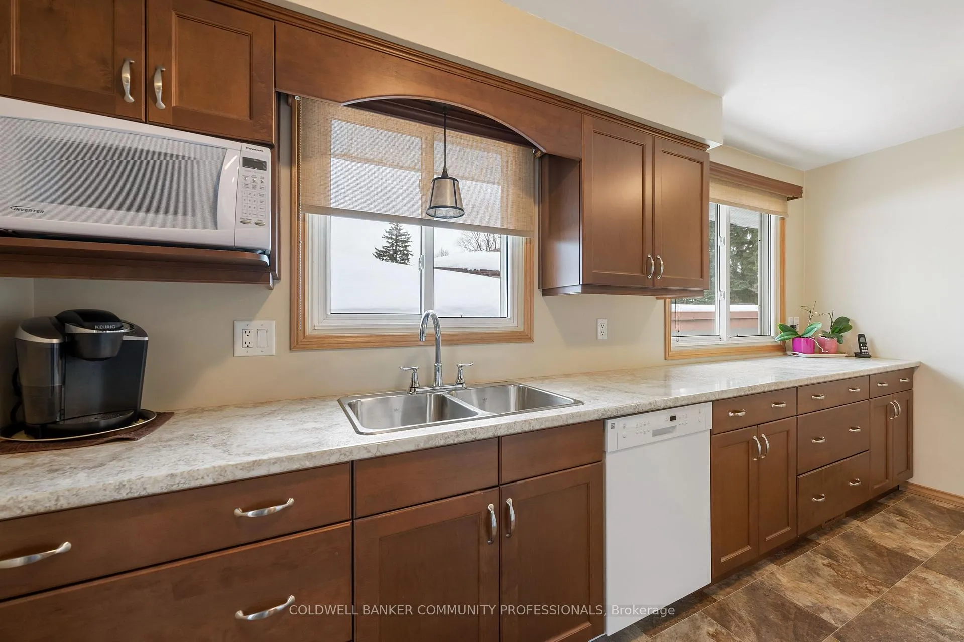 Photo 16 of 401 Mohawk Road W, Hamilton, Rolston — HOMEH