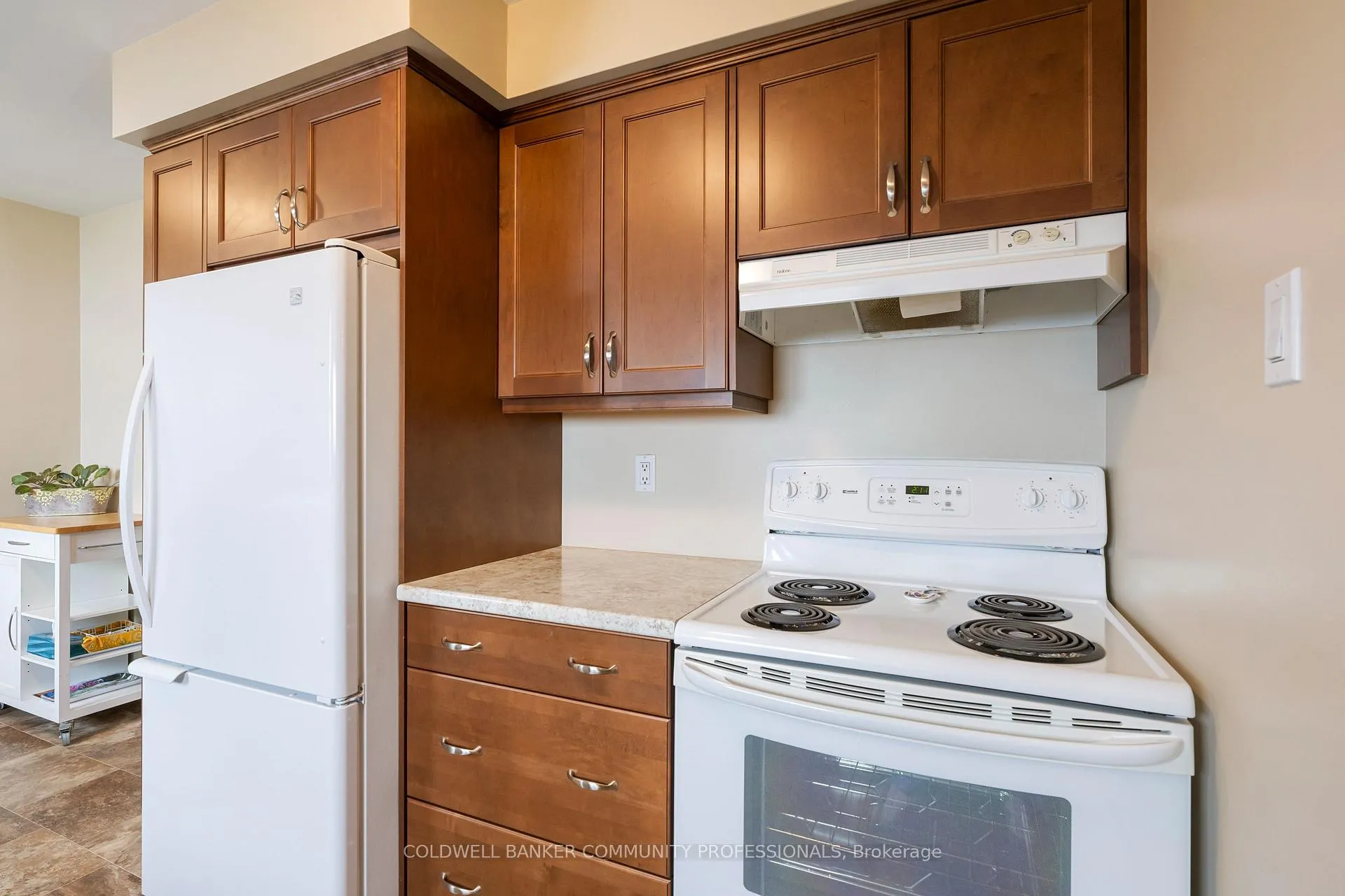 Photo 18 of 401 Mohawk Road W, Hamilton, Rolston — HOMEH