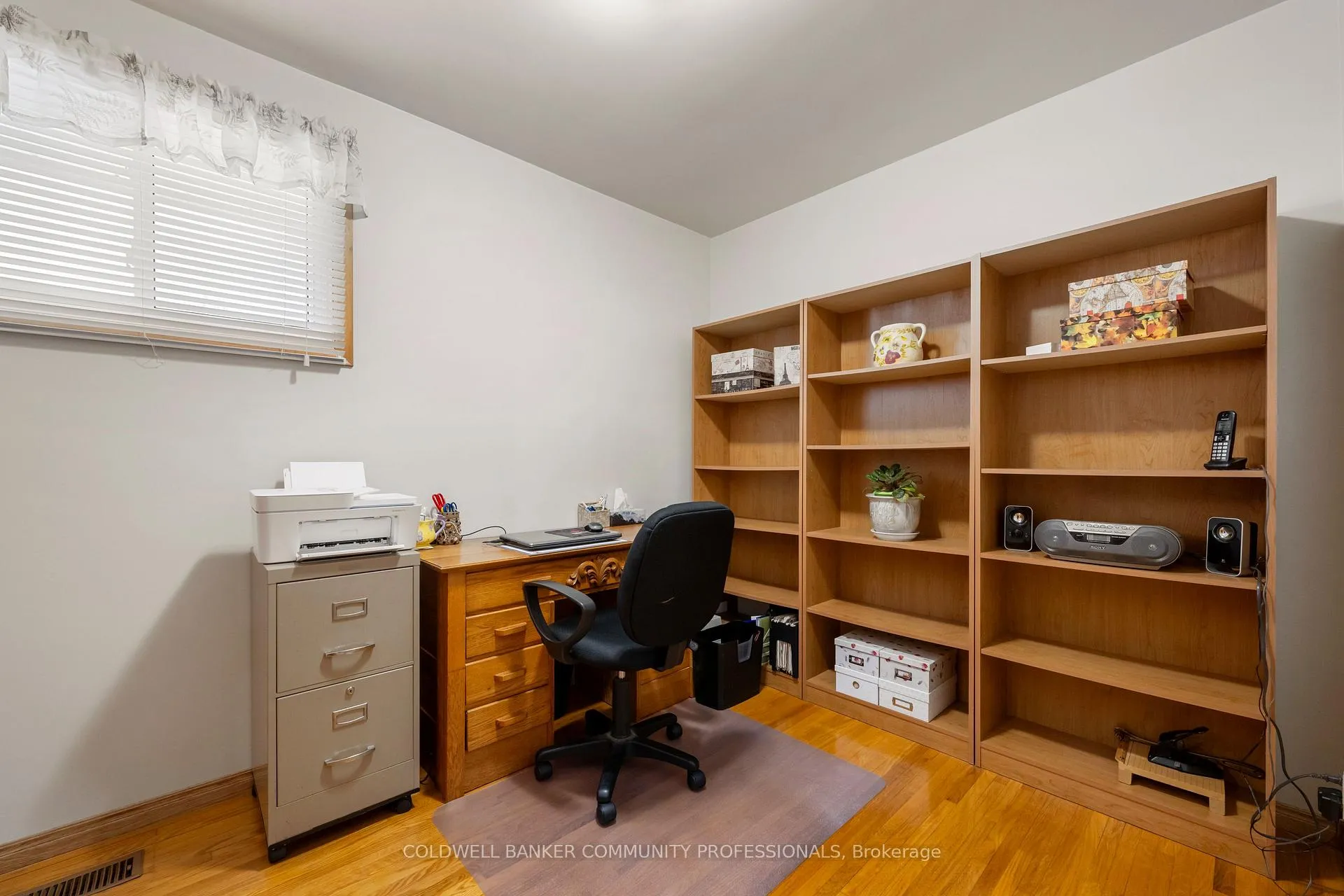 Photo 20 of 401 Mohawk Road W, Hamilton, Rolston — HOMEH
