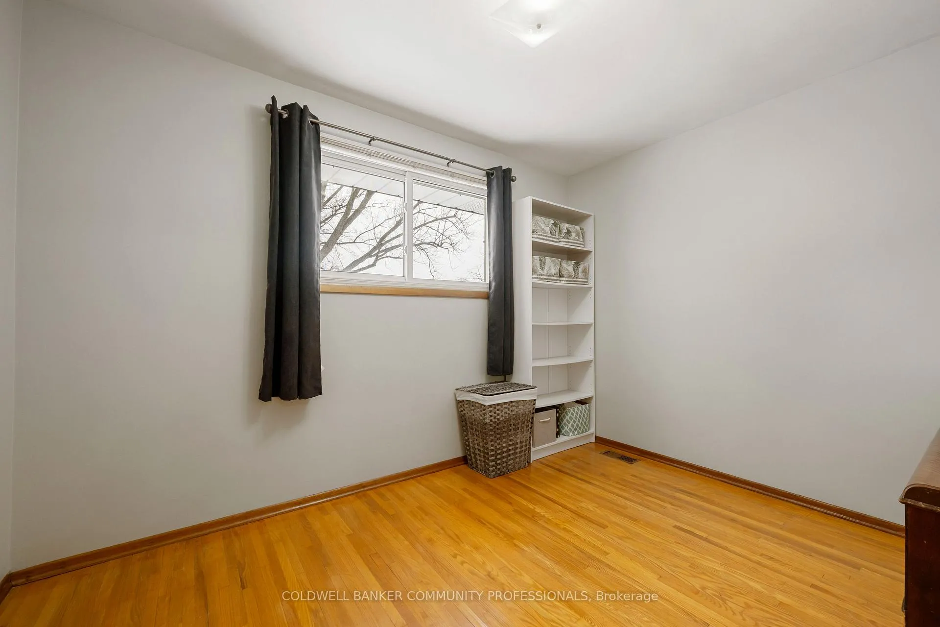 Photo 22 of 401 Mohawk Road W, Hamilton, Rolston — HOMEH