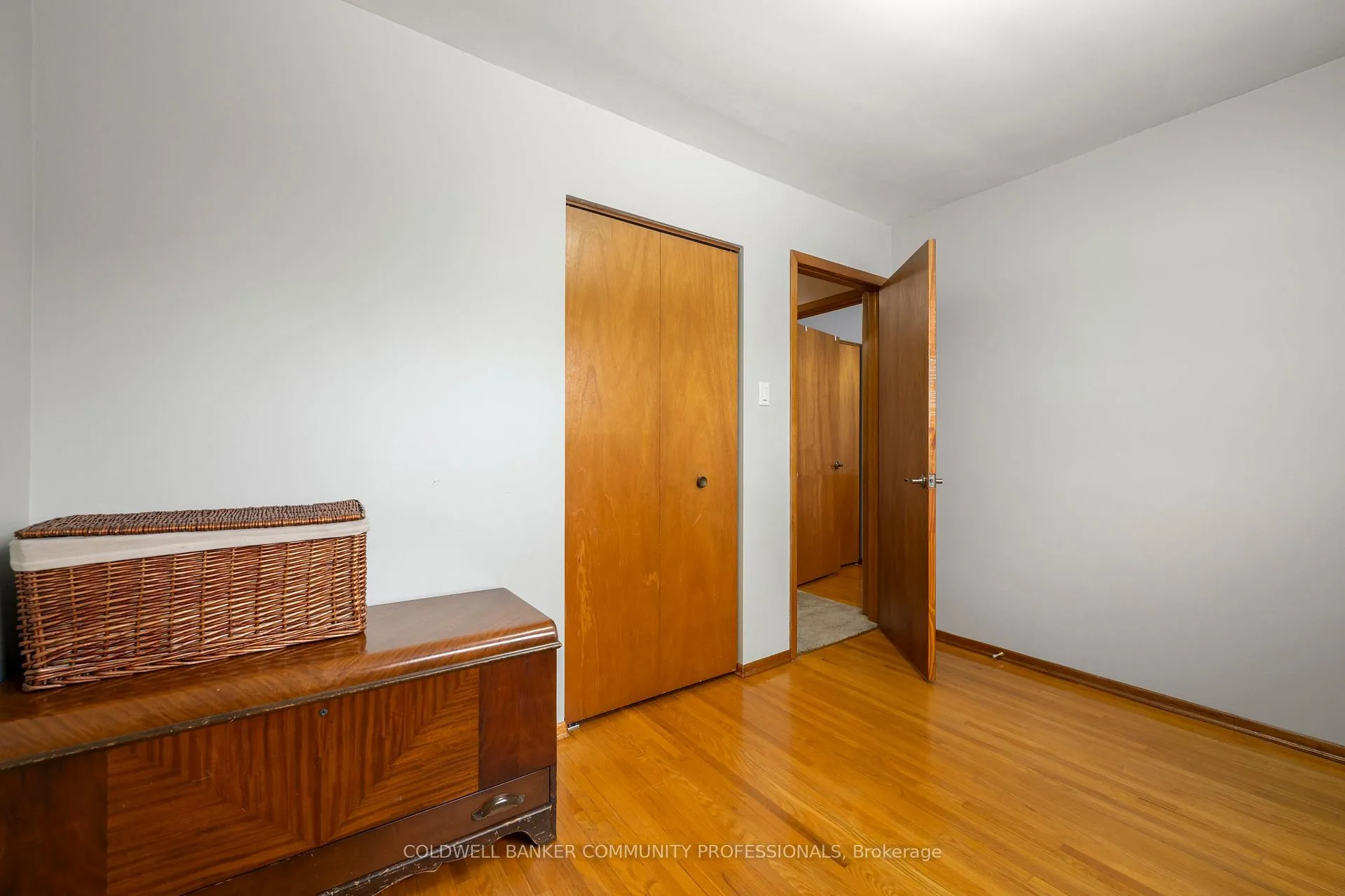 Photo 23 of 401 Mohawk Road W, Hamilton, Rolston — HOMEH