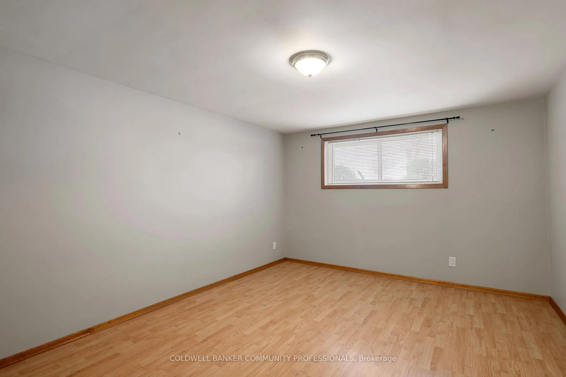 Photo 30 of 401 Mohawk Road W, Hamilton, Rolston — HOMEH