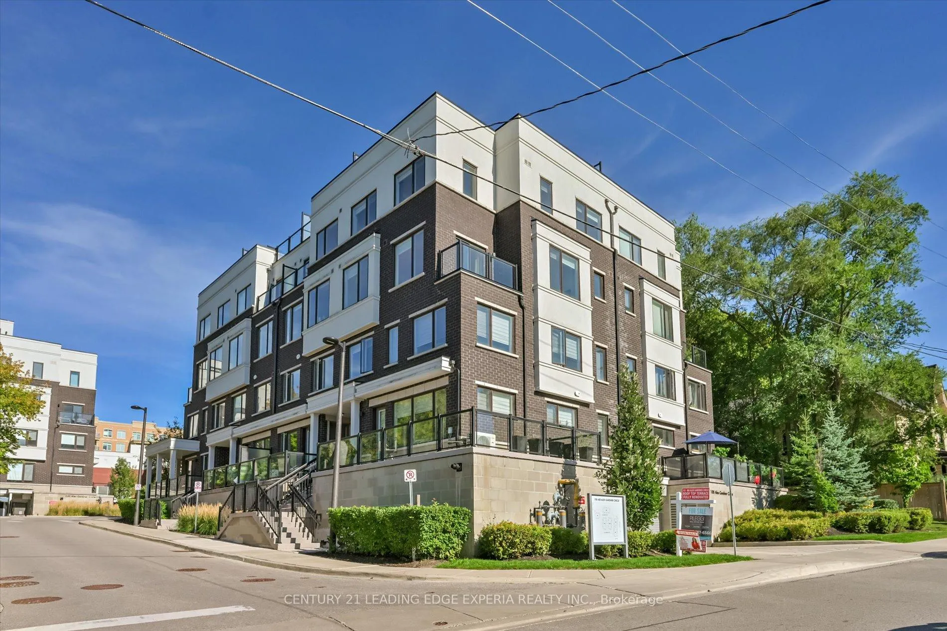 Photo 2 of Unit 2, 100 Alex Gardner Circle, Aurora, Aurora Heights — HOMEH